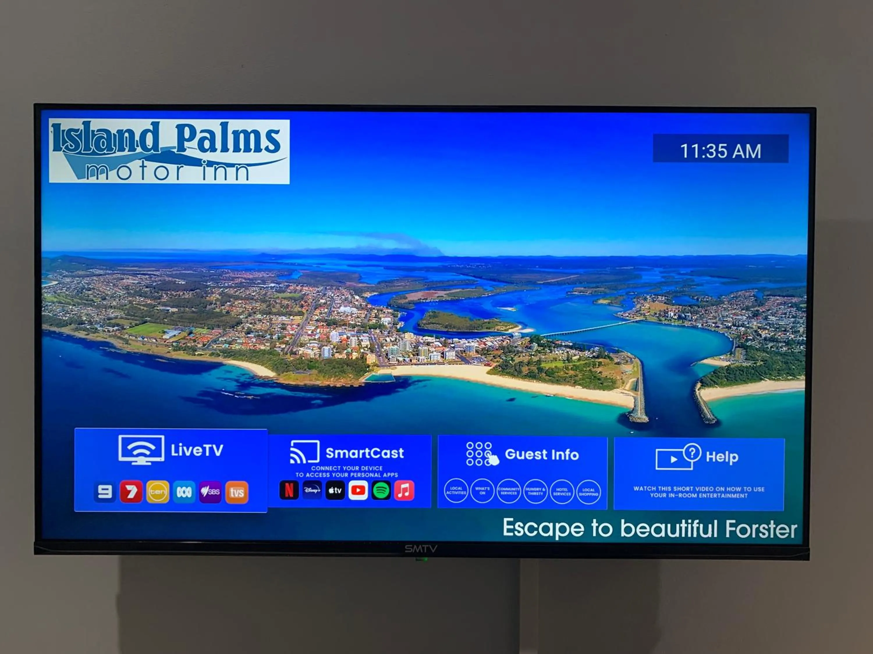 TV and multimedia in Island Palms Motor Inn