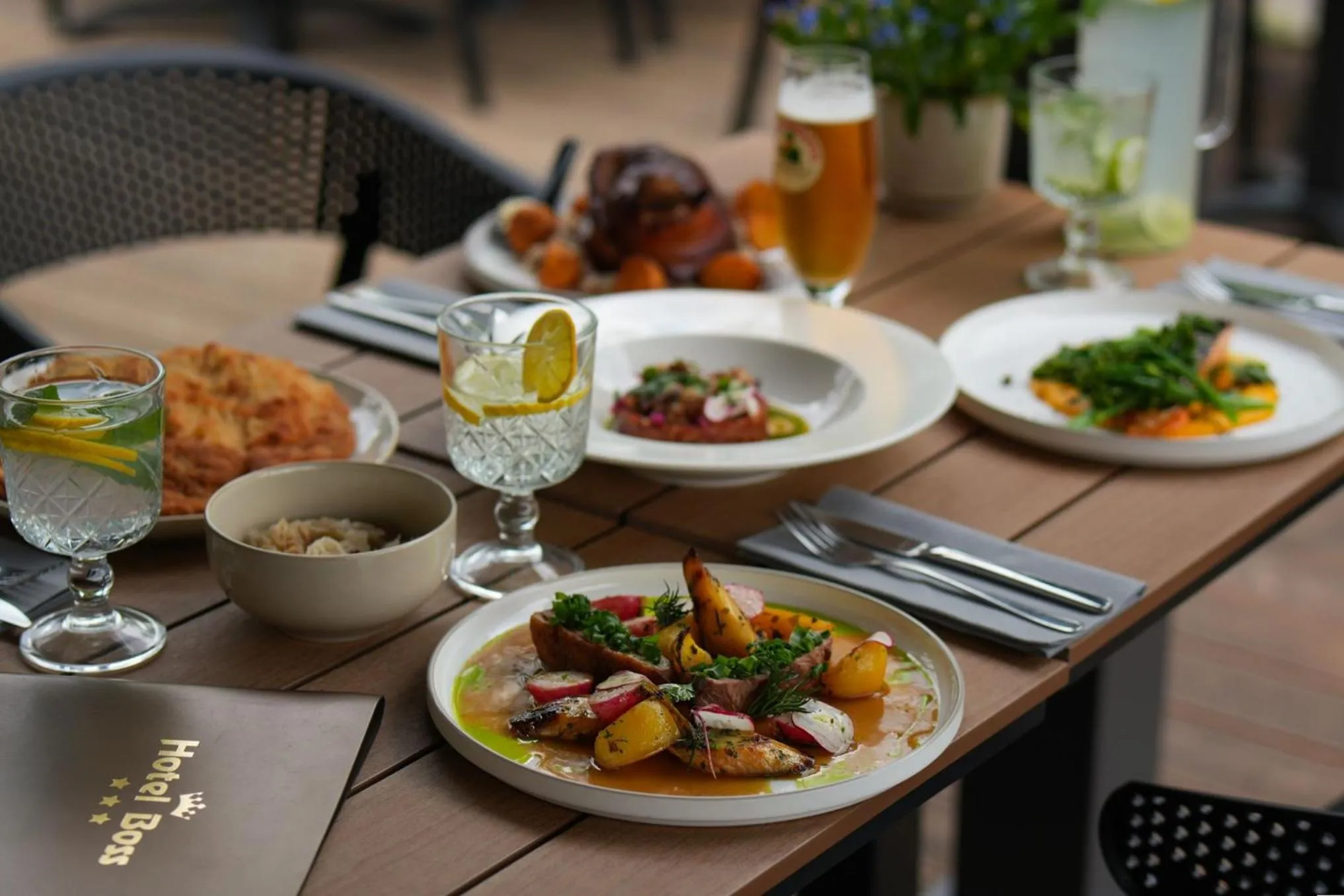 Restaurant/places to eat in Hotel Boss