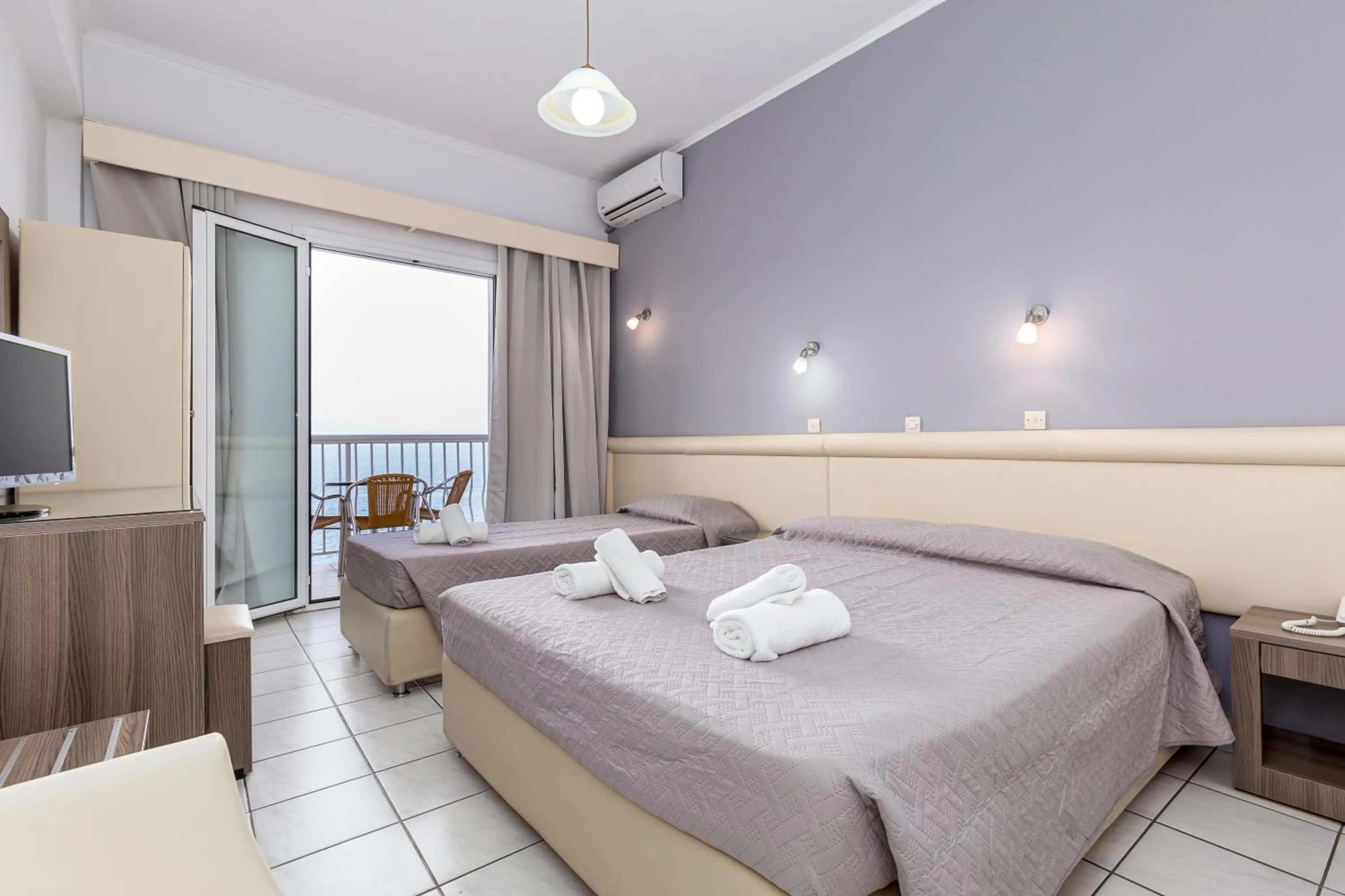 Photo of the whole room, Bed in Oasis Hotel