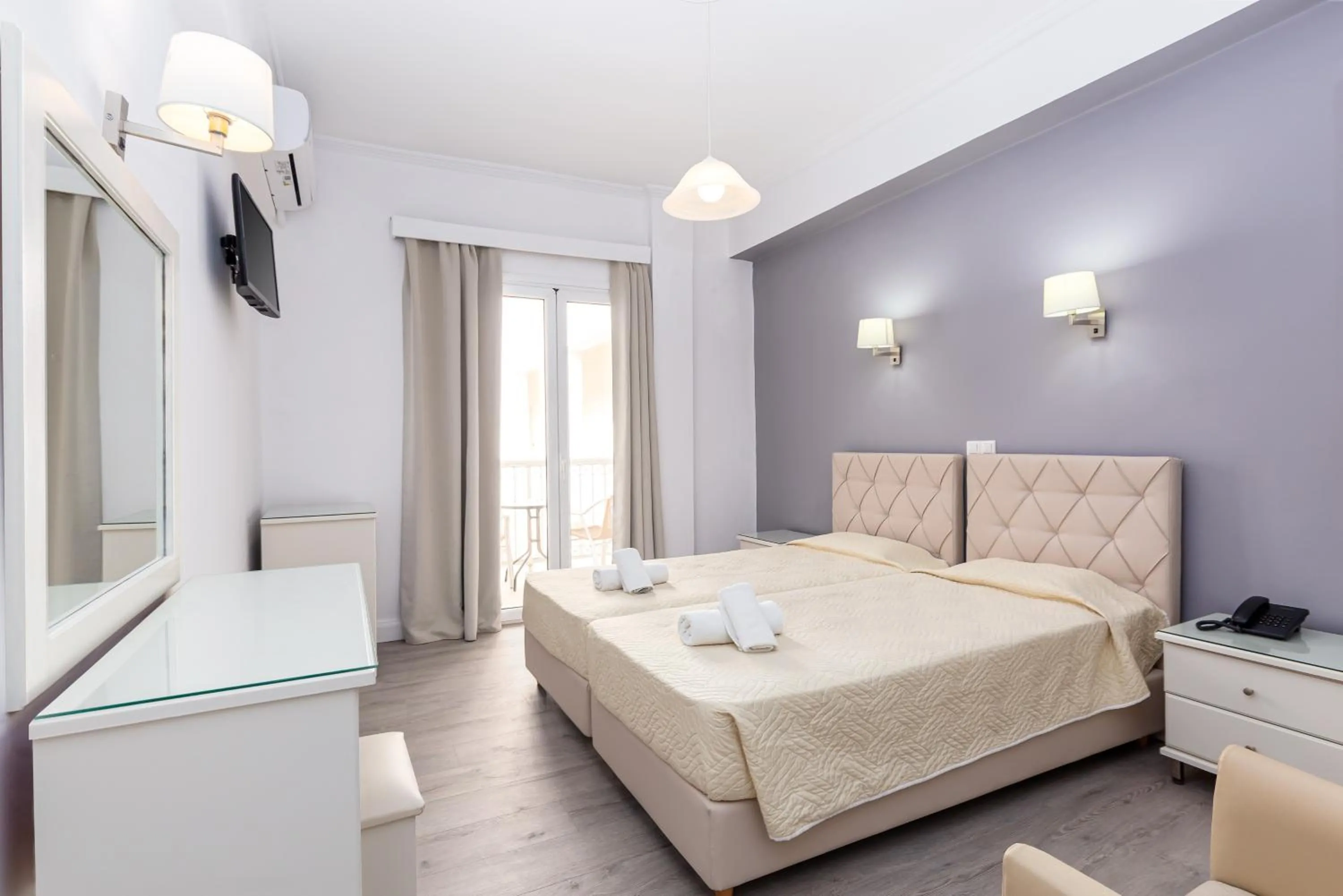 Bedroom, Bed in Oasis Hotel