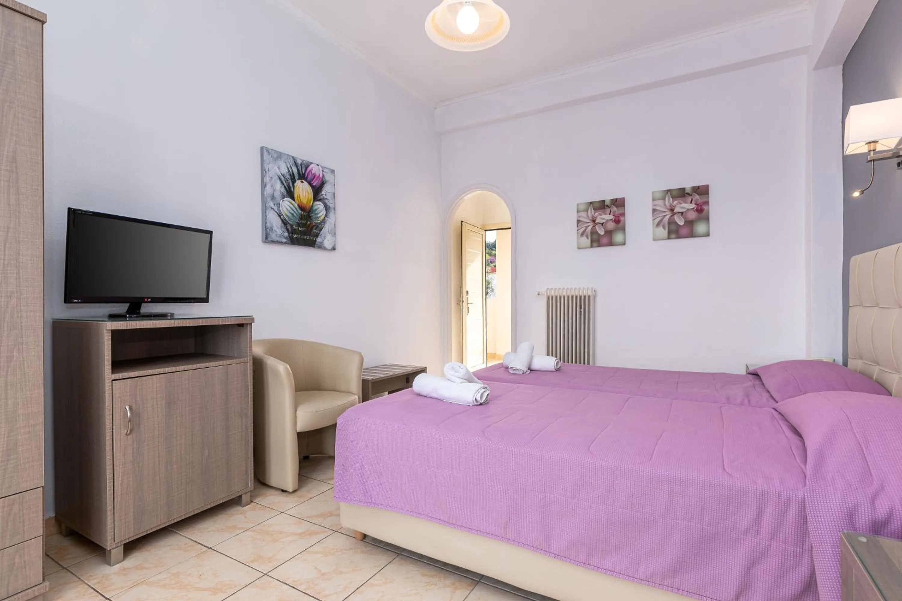 Photo of the whole room, Bed in Oasis Hotel