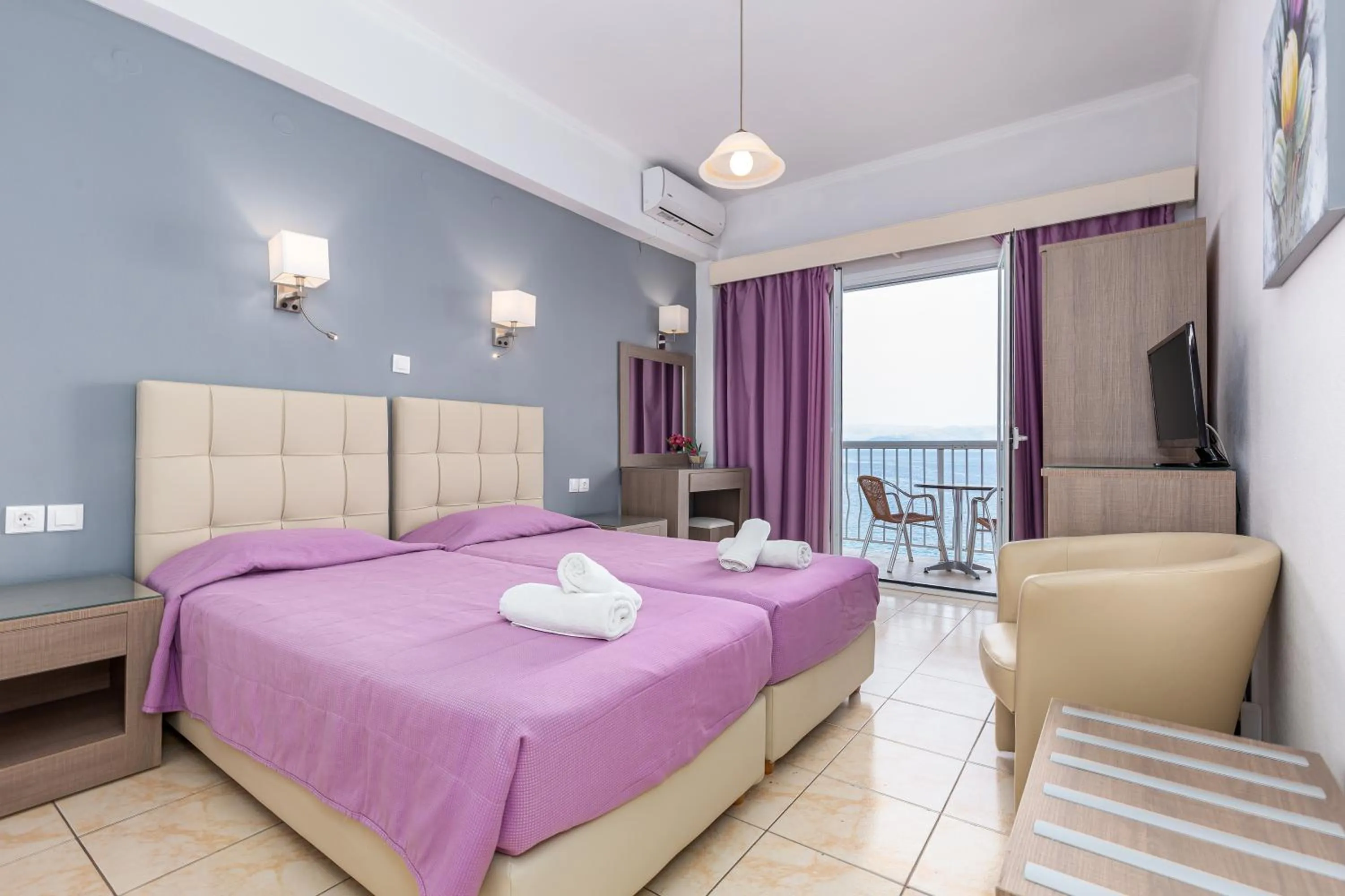 Photo of the whole room, Bed in Oasis Hotel