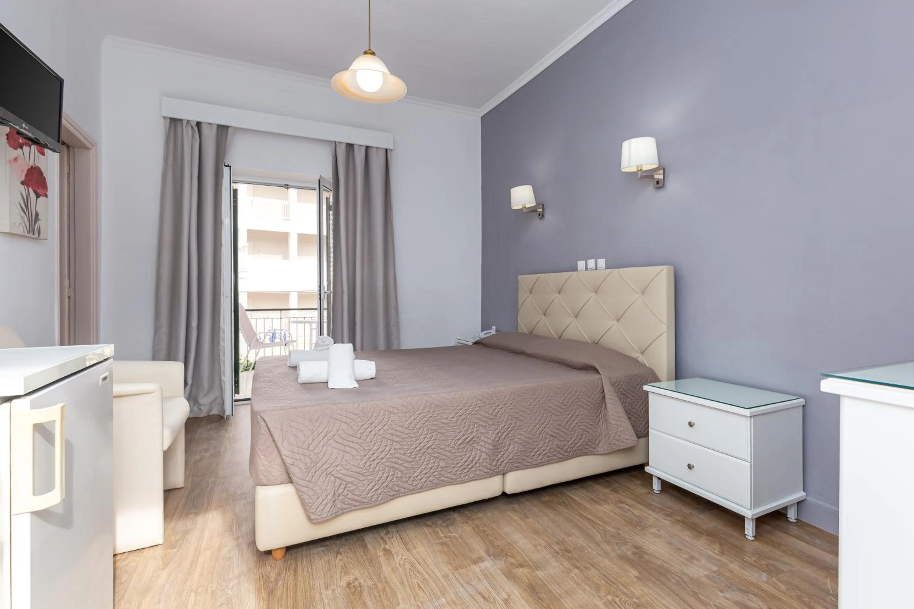 Bedroom, Bed in Oasis Hotel