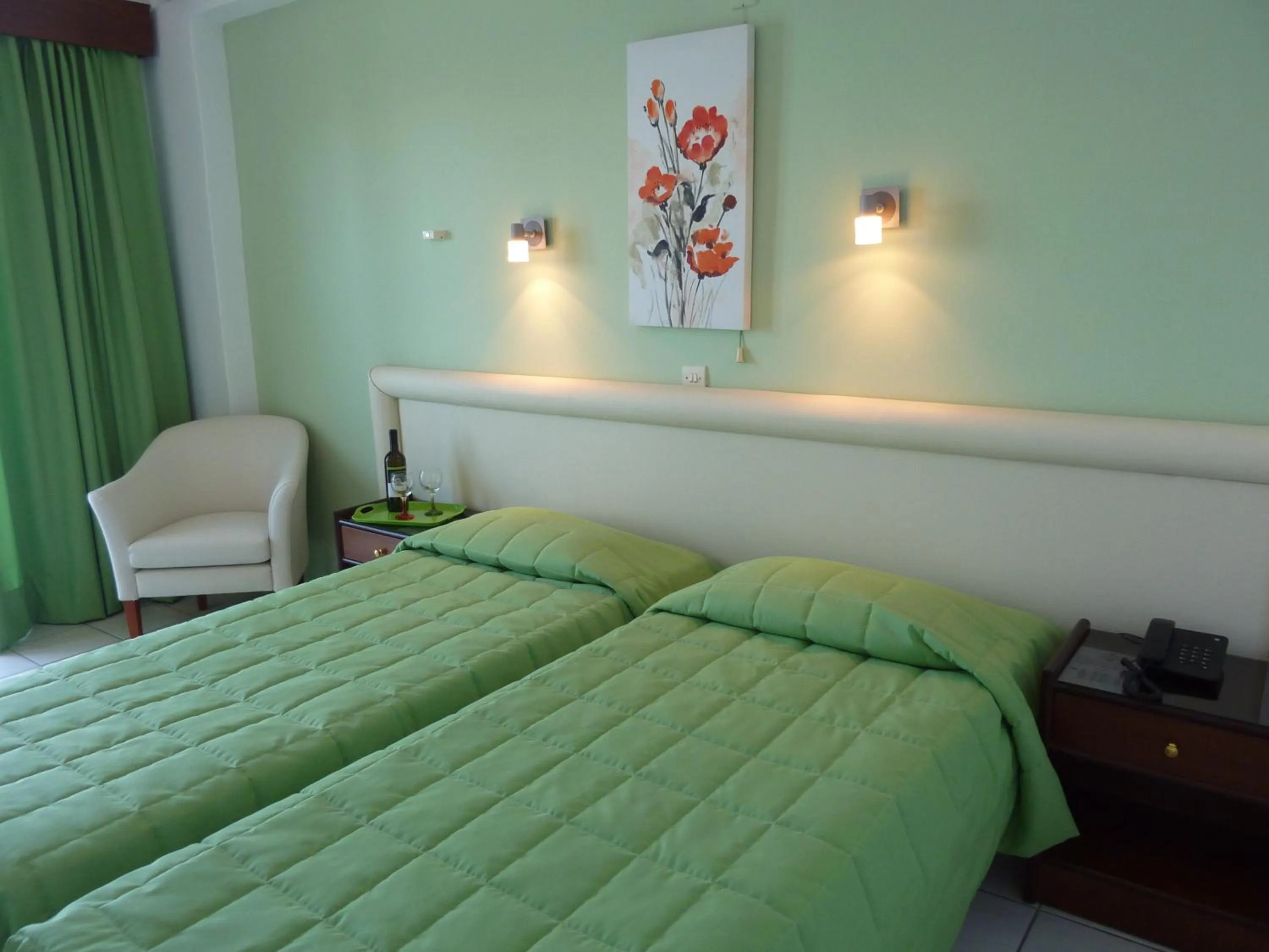 Bedroom, Bed in Oasis Hotel