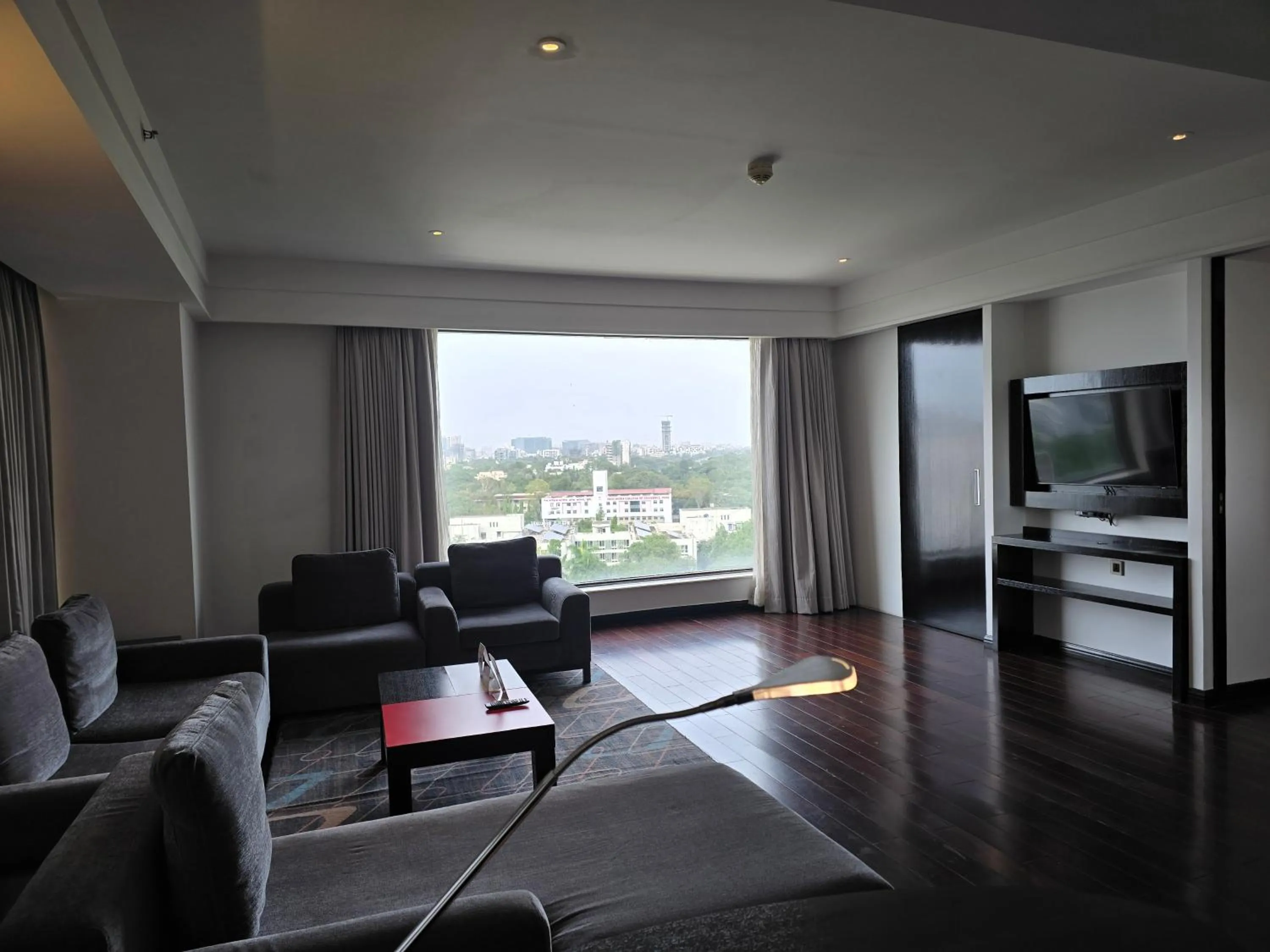 Living room in Crowne Plaza Pune City Centre by IHG