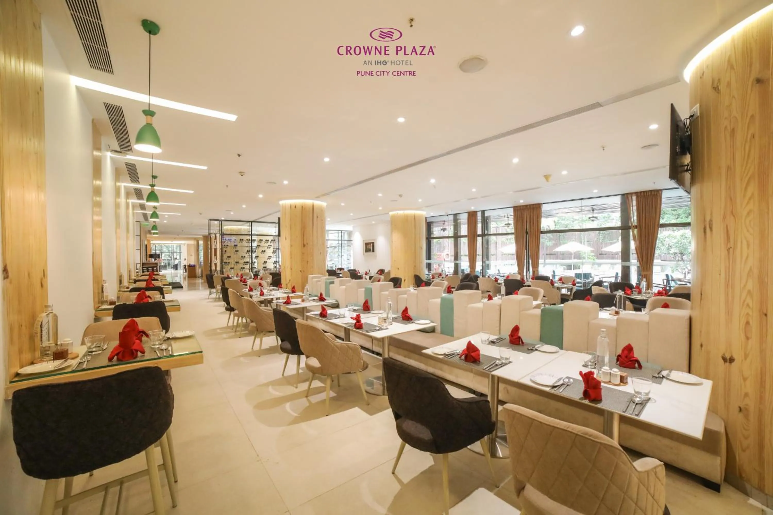 Restaurant/places to eat in Crowne Plaza Pune City Centre by IHG