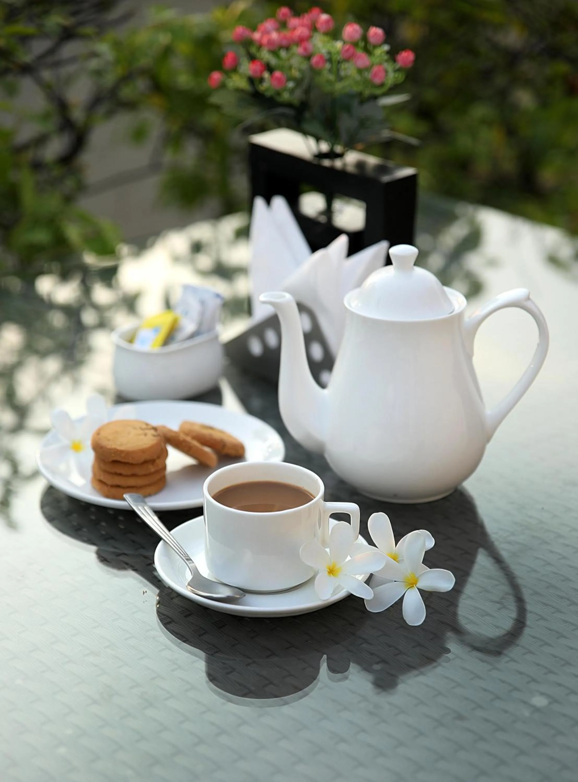 Food and drinks in Ahuja Residency Sunder Nagar