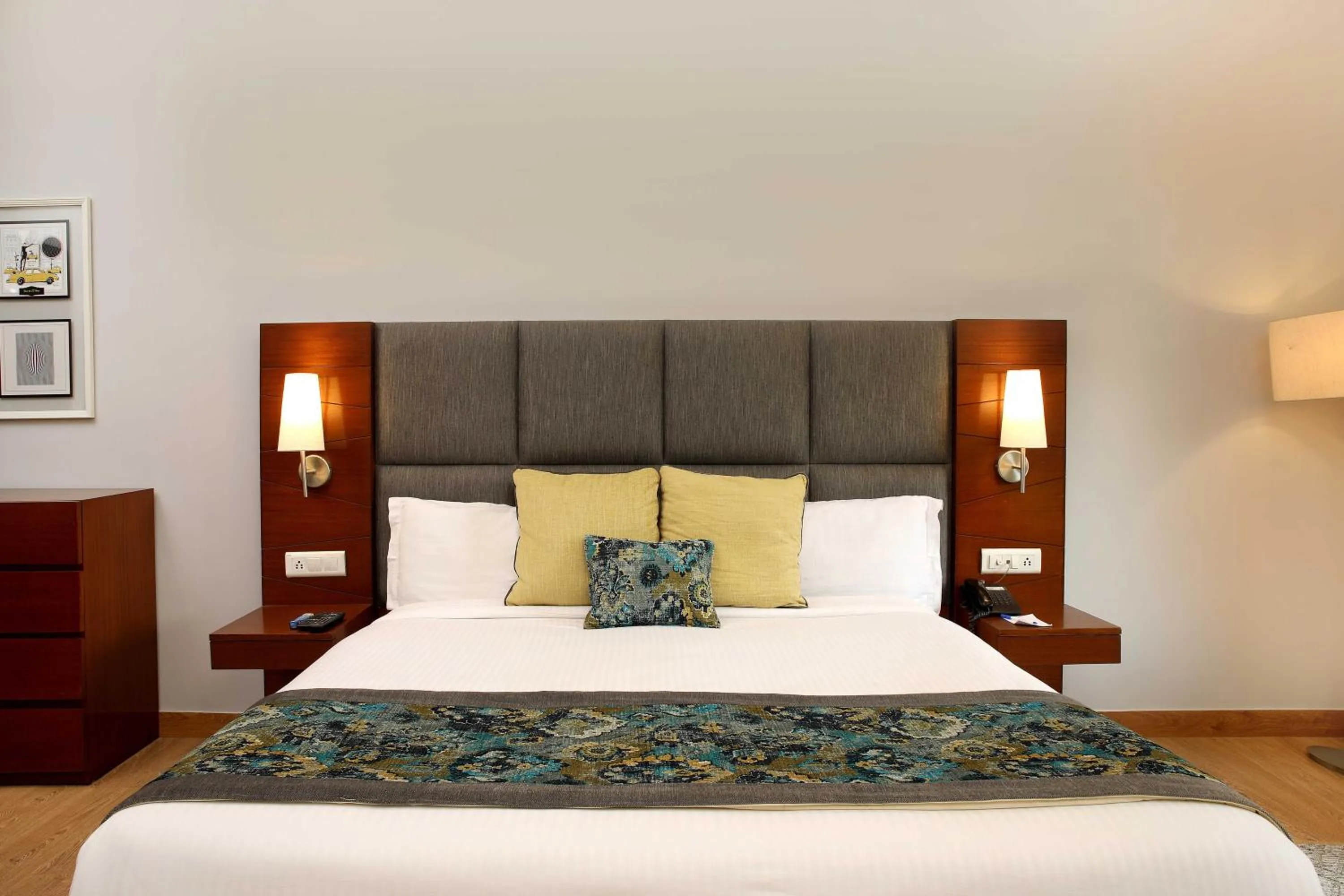 Bed in Ahuja Residency Sunder Nagar