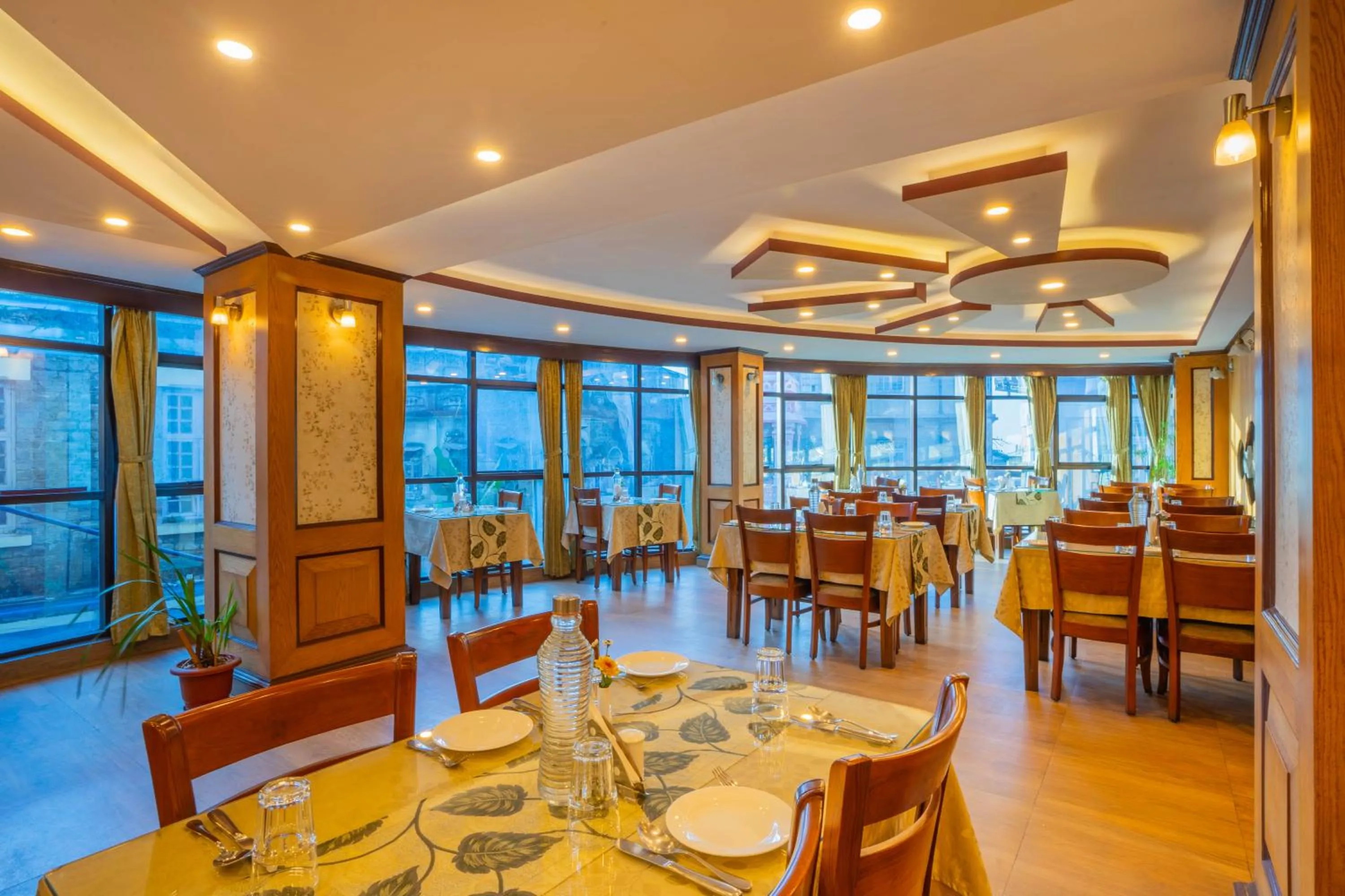 Restaurant/places to eat in Yashshree Jai Hotel & Banquet