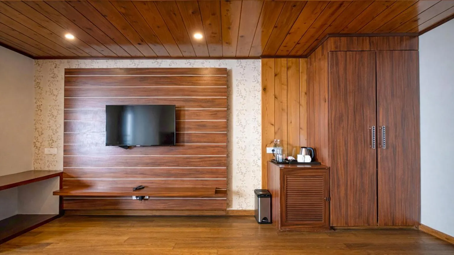 TV and multimedia in Yashshree Jai Hotel & Banquet