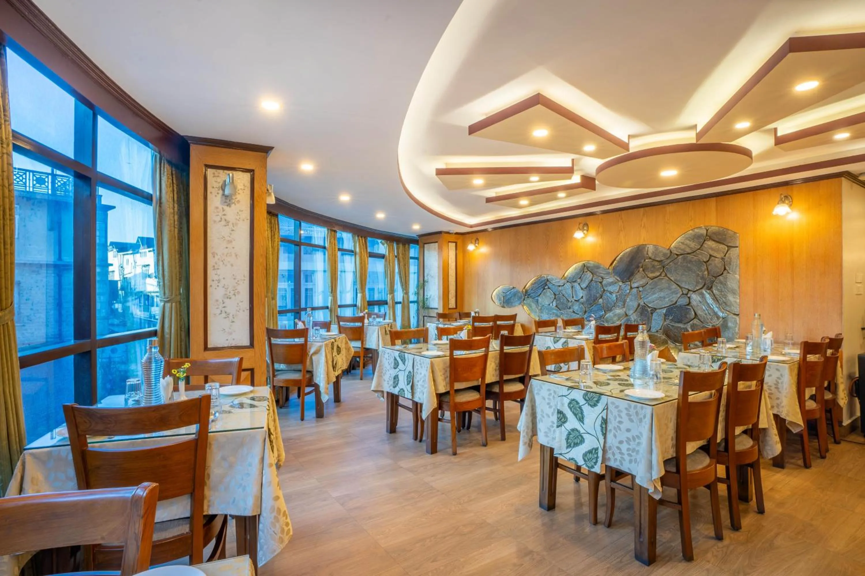 Restaurant/places to eat in Yashshree Jai Hotel & Banquet