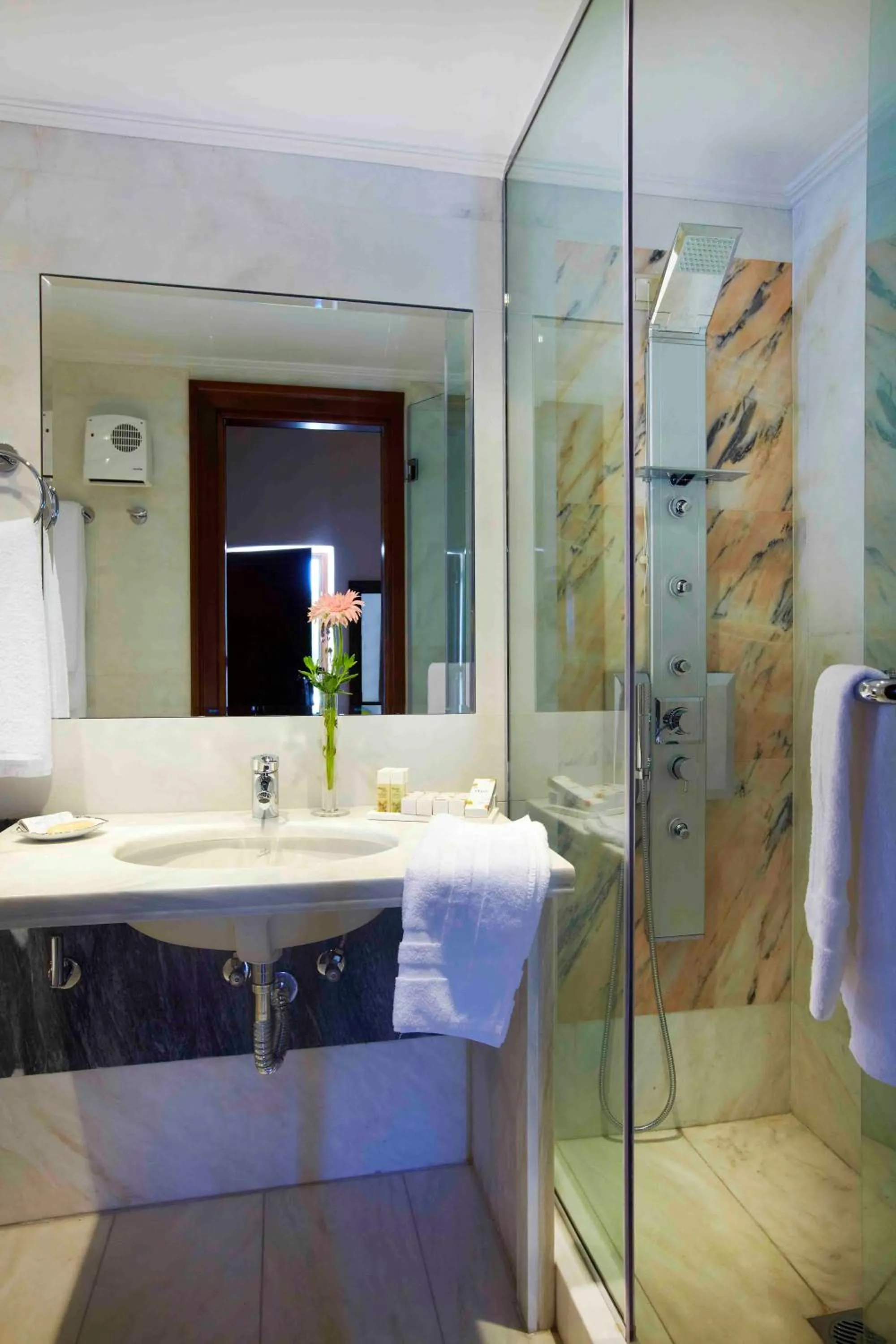 Bathroom in Petritis Guesthouse