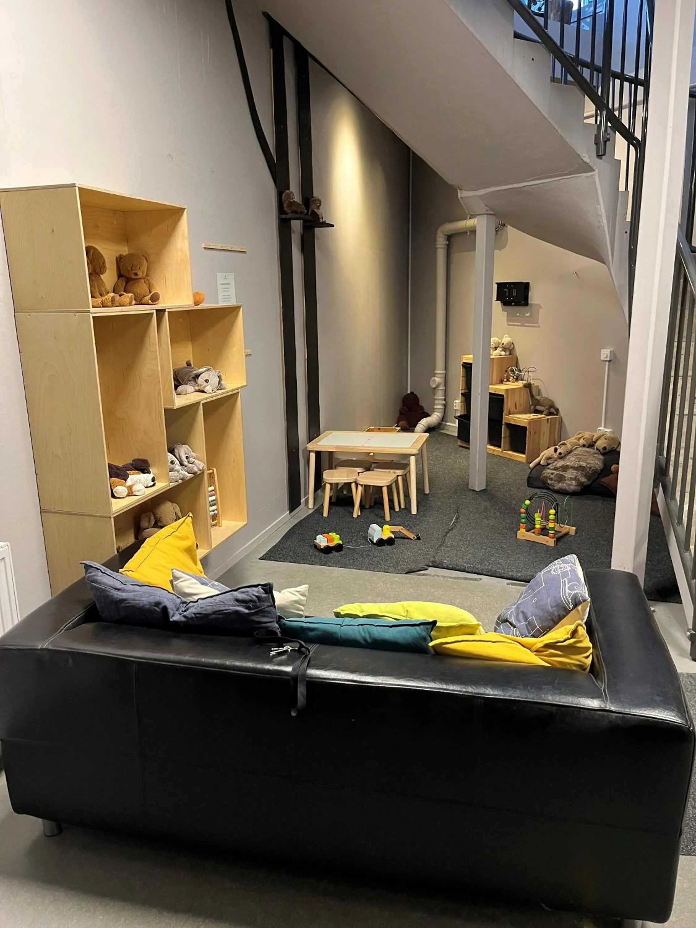 children in Bergshotellet