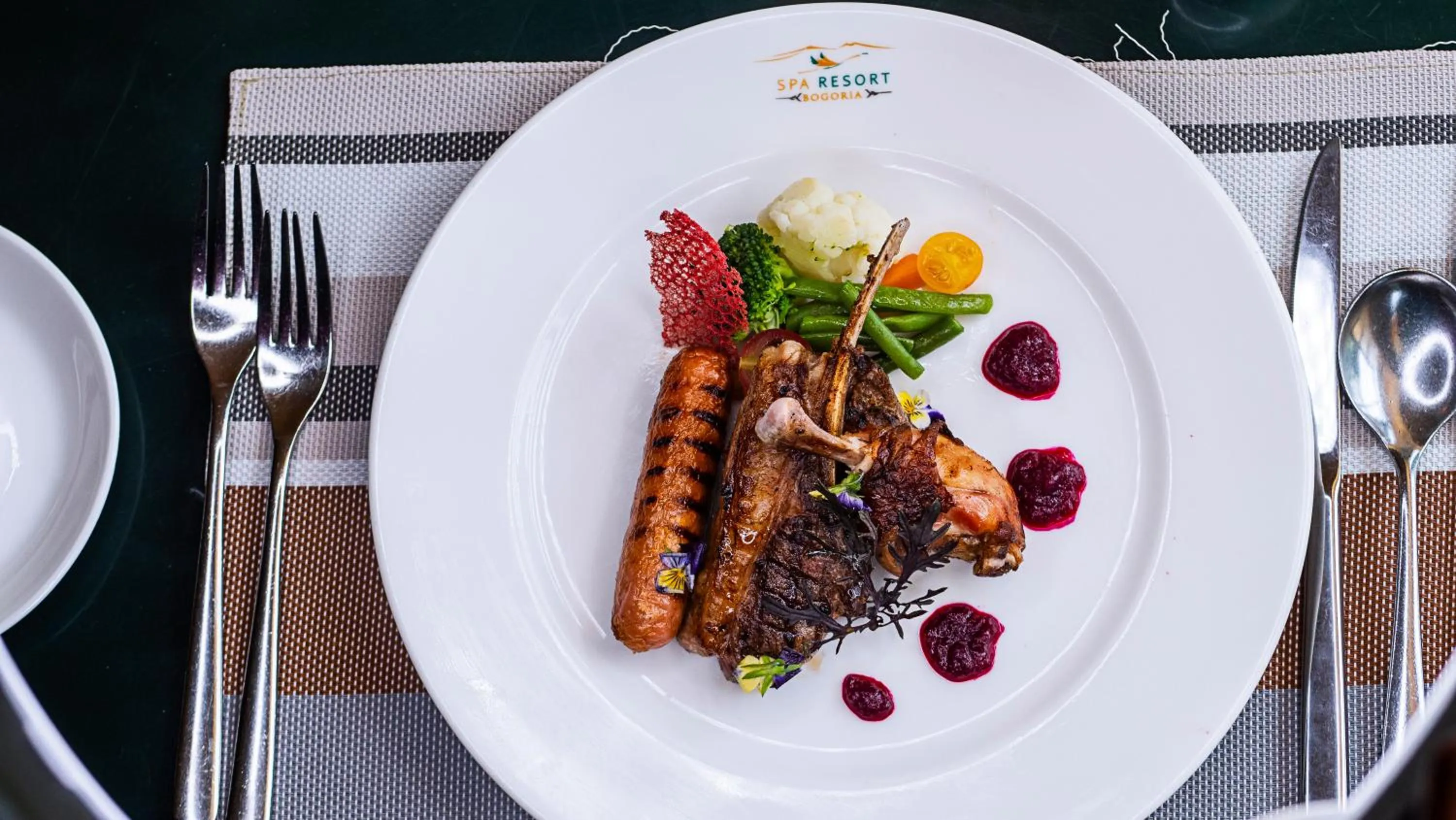 Food and drinks in Lake Bogoria Spa Resort