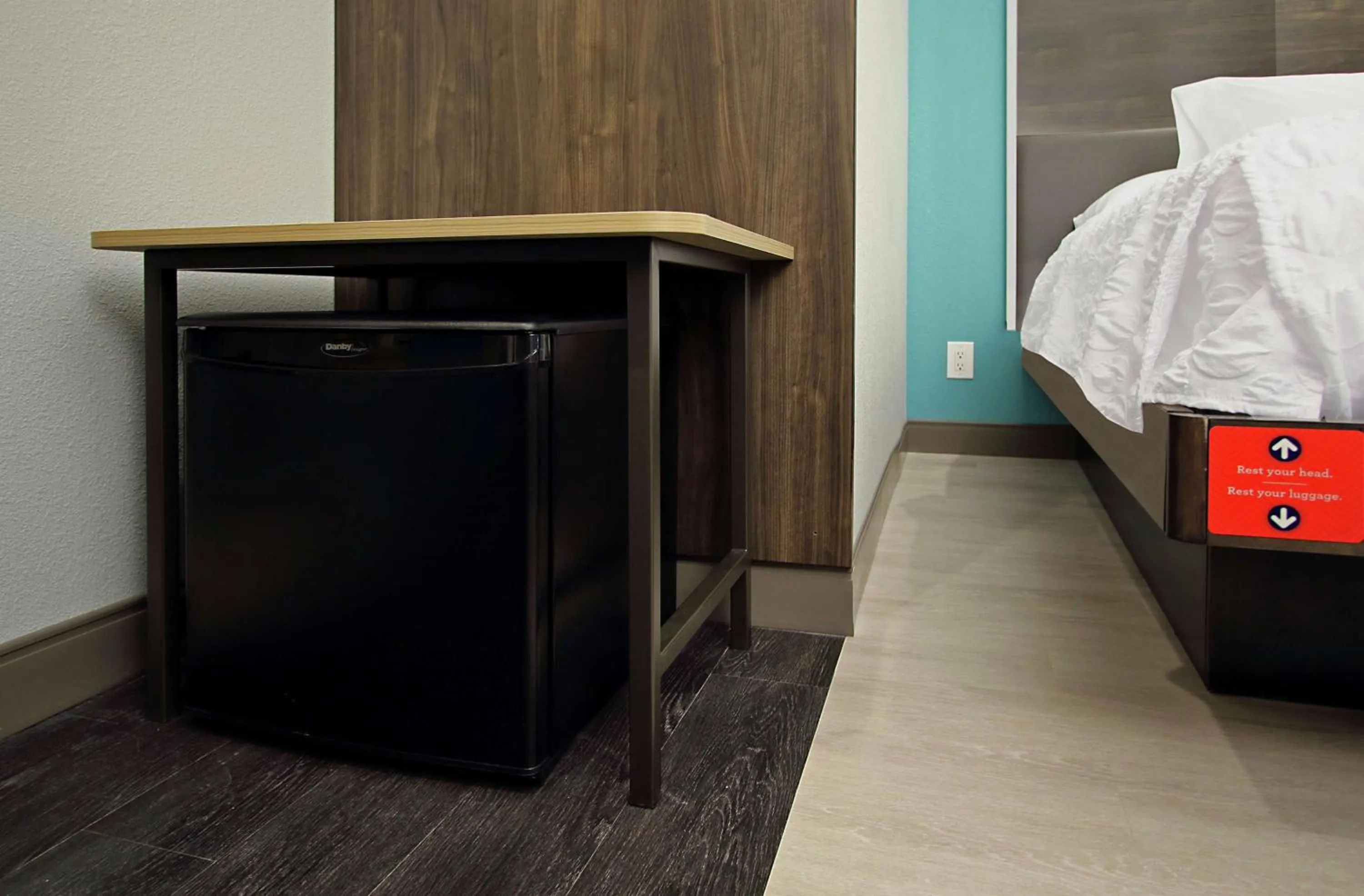 Kitchen or kitchenette, Bed in Tru By Hilton Meridian