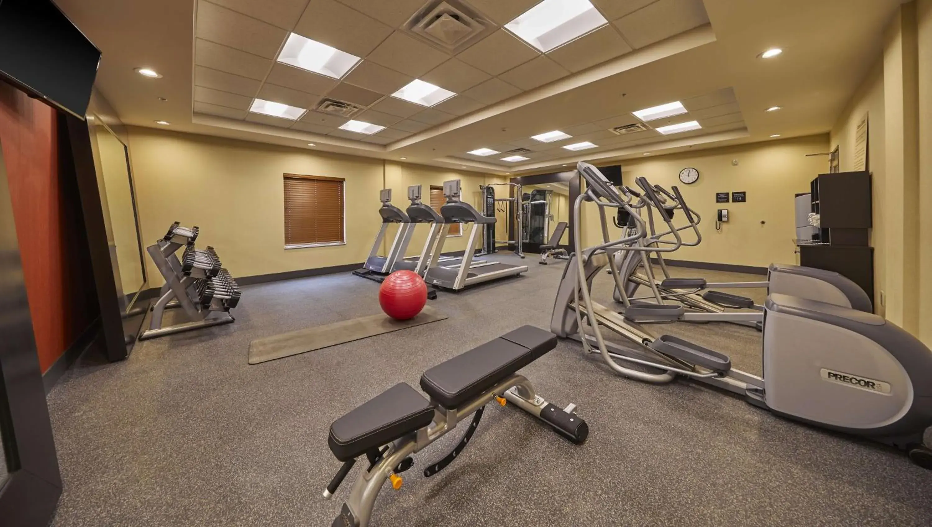Fitness centre/facilities in Hampton Inn & Suites Roseburg Fitness centre/facilities in Hampton Inn & Suites Roseburg