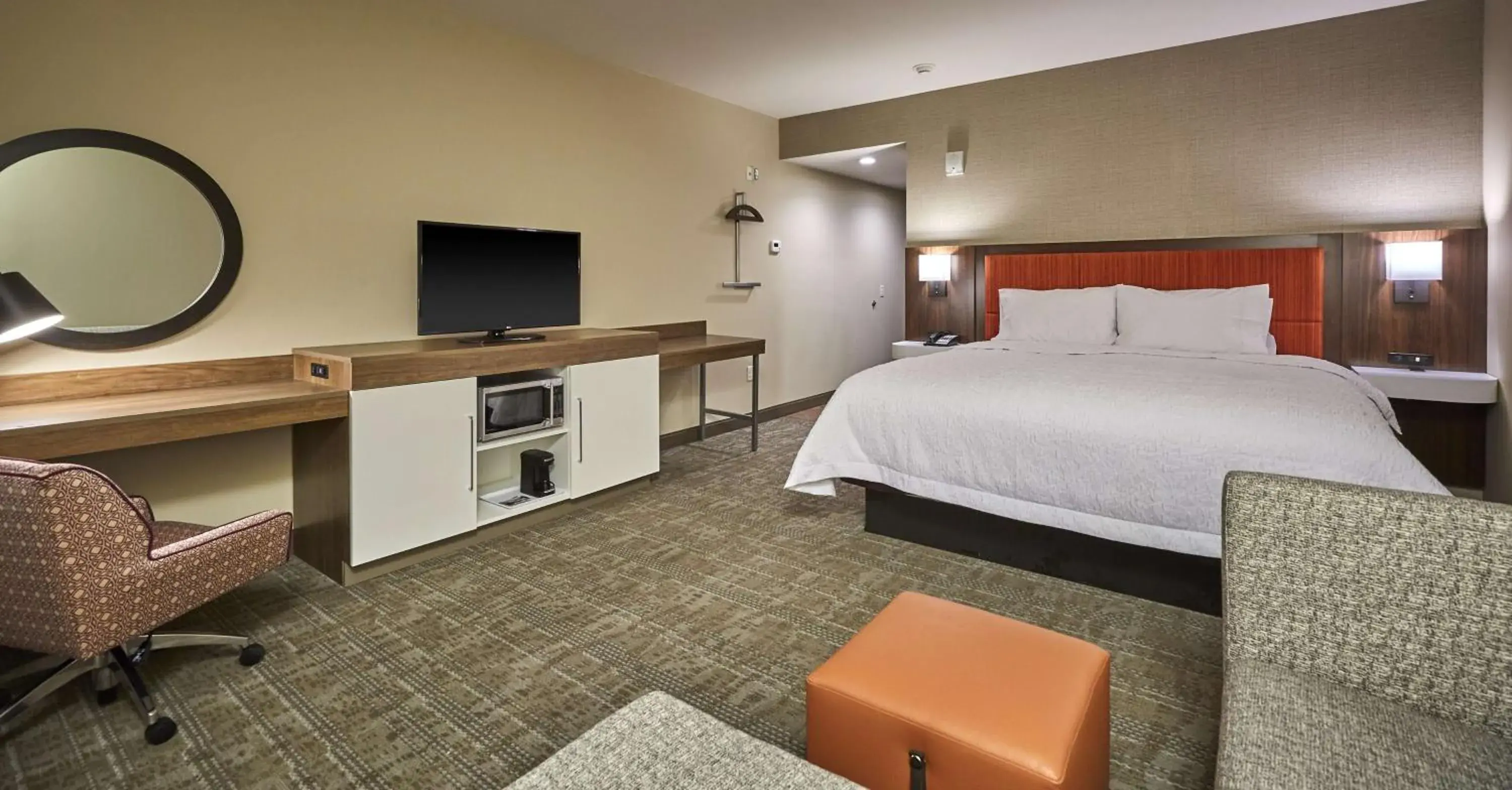 King Room with Sofa Bed - Hearing Accessible/Non-Smoking in Hampton Inn & Suites Roseburg King Room with Sofa Bed - Hearing Accessible/Non-Smoking in Hampton Inn & Suites Roseburg
