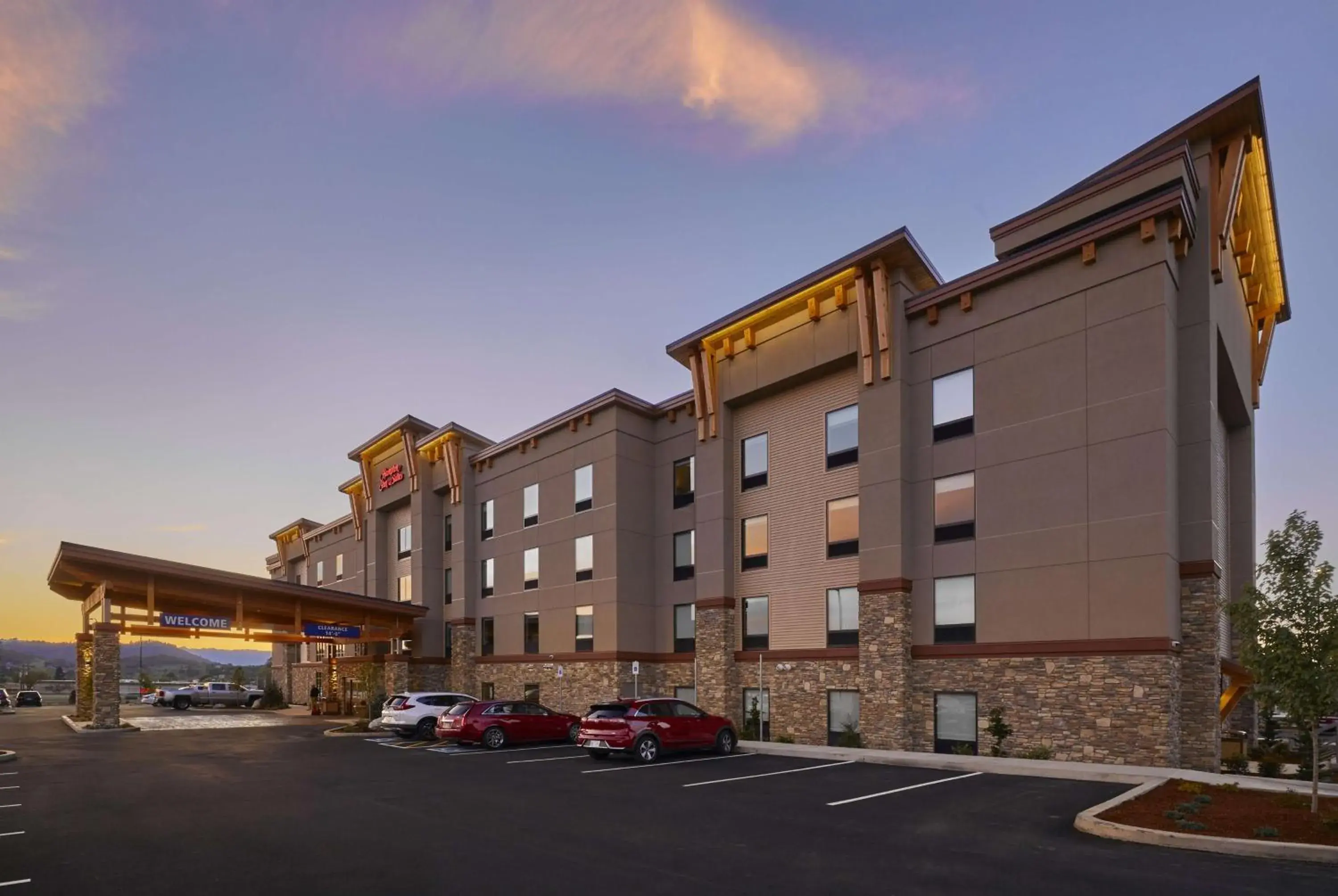 Property building in Hampton Inn & Suites Roseburg Property building in Hampton Inn & Suites Roseburg