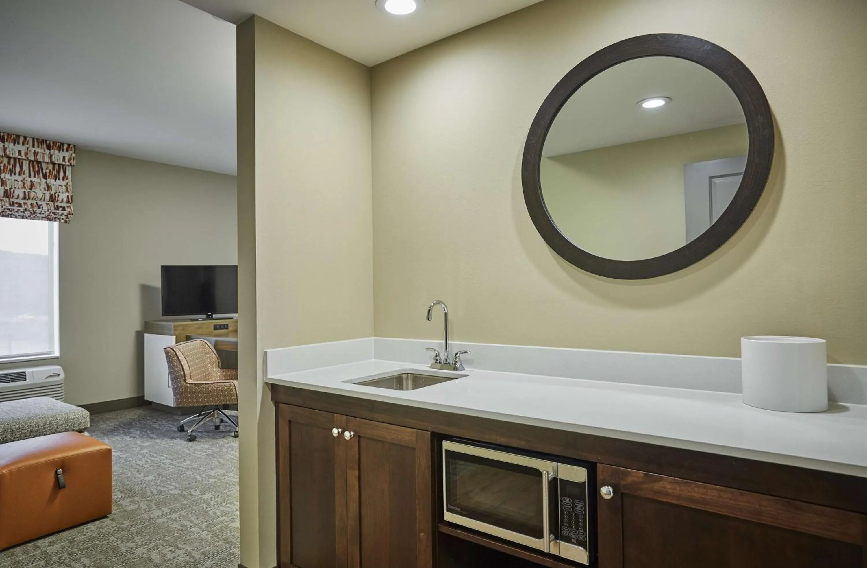Kitchen or kitchenette in Hampton Inn & Suites Roseburg