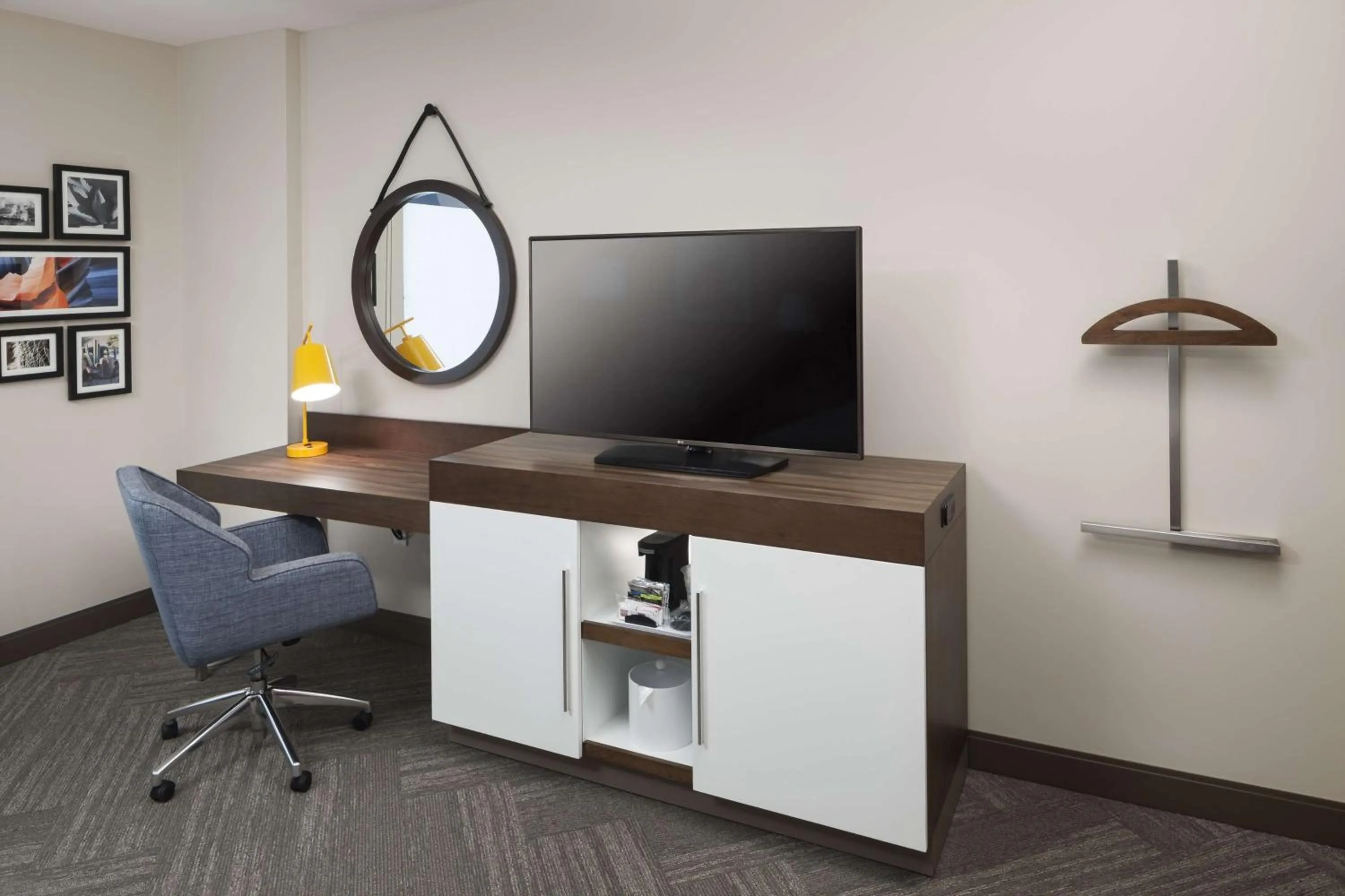 Bedroom in Hampton Inn & Suites Phoenix Downtown