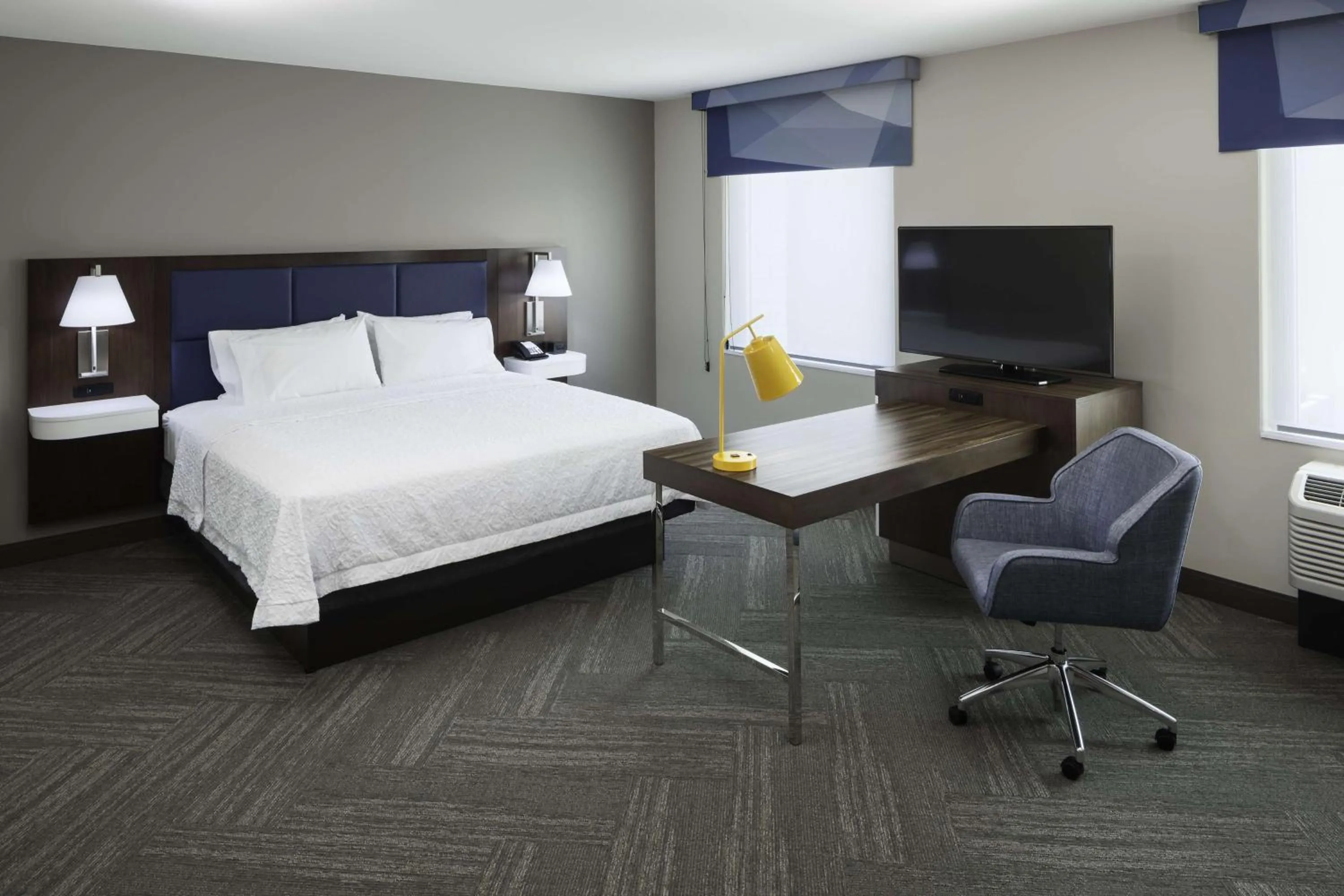 Bedroom, Bed in Hampton Inn & Suites Phoenix Downtown