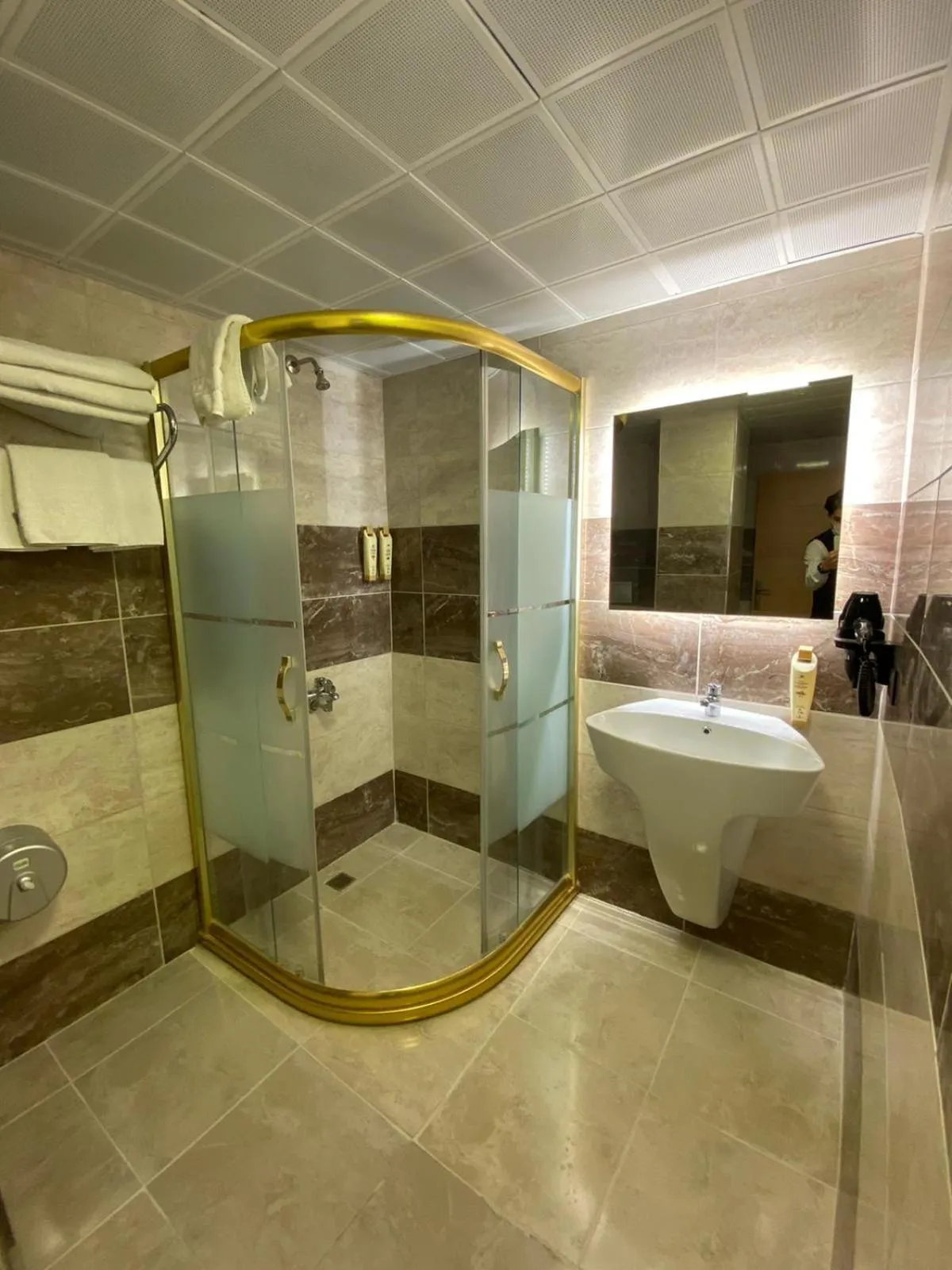 Shower in Gumus Palace Gungoren