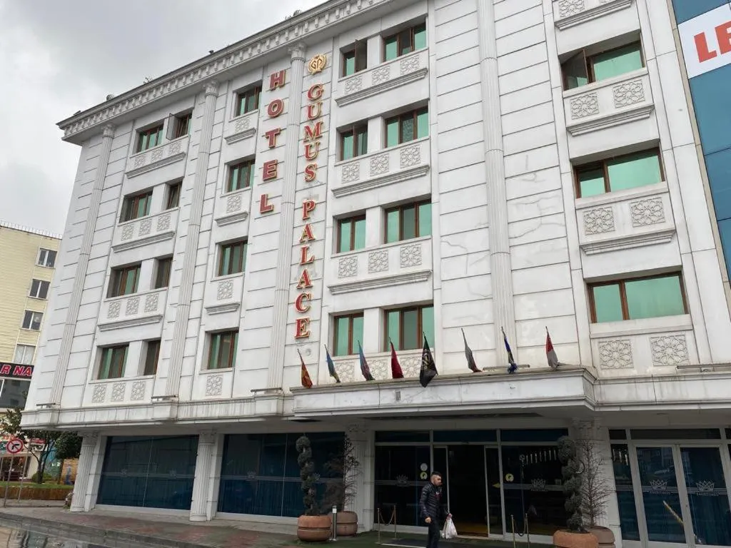 Property building in Gumus Palace Gungoren