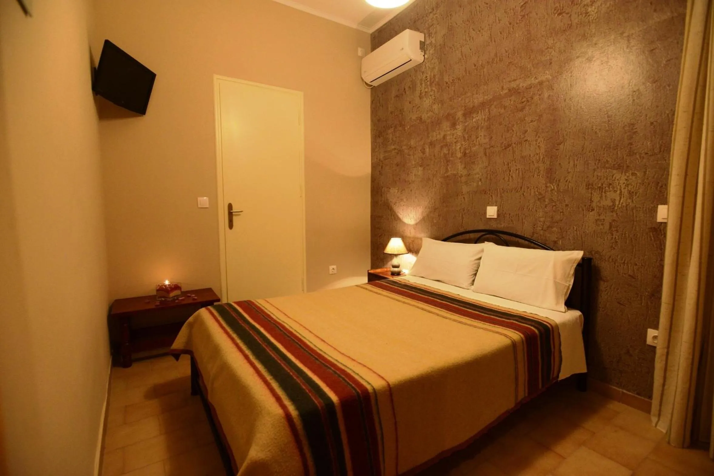 Photo of the whole room, Bed in Argo Hotel