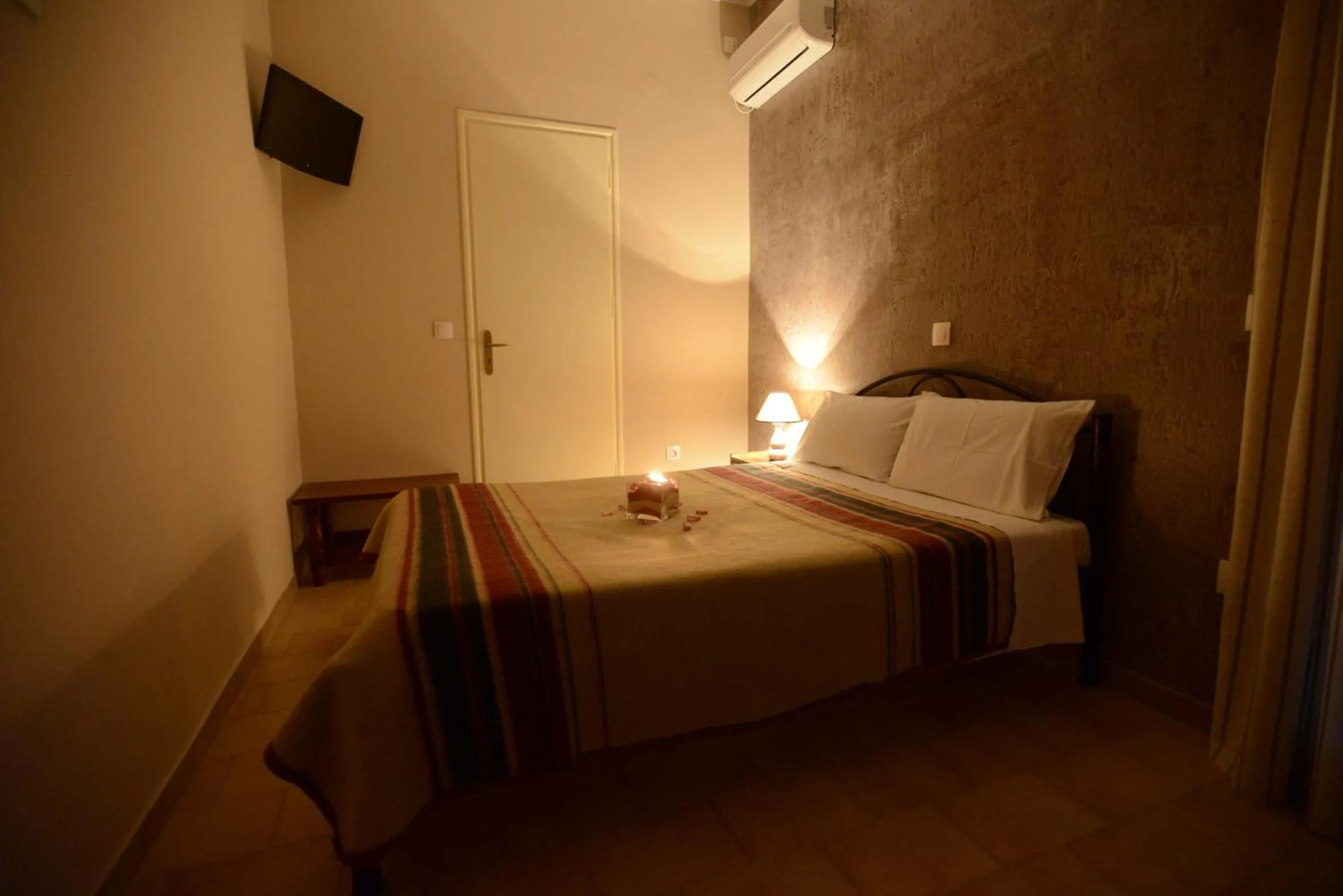 Photo of the whole room, Bed in Argo Hotel