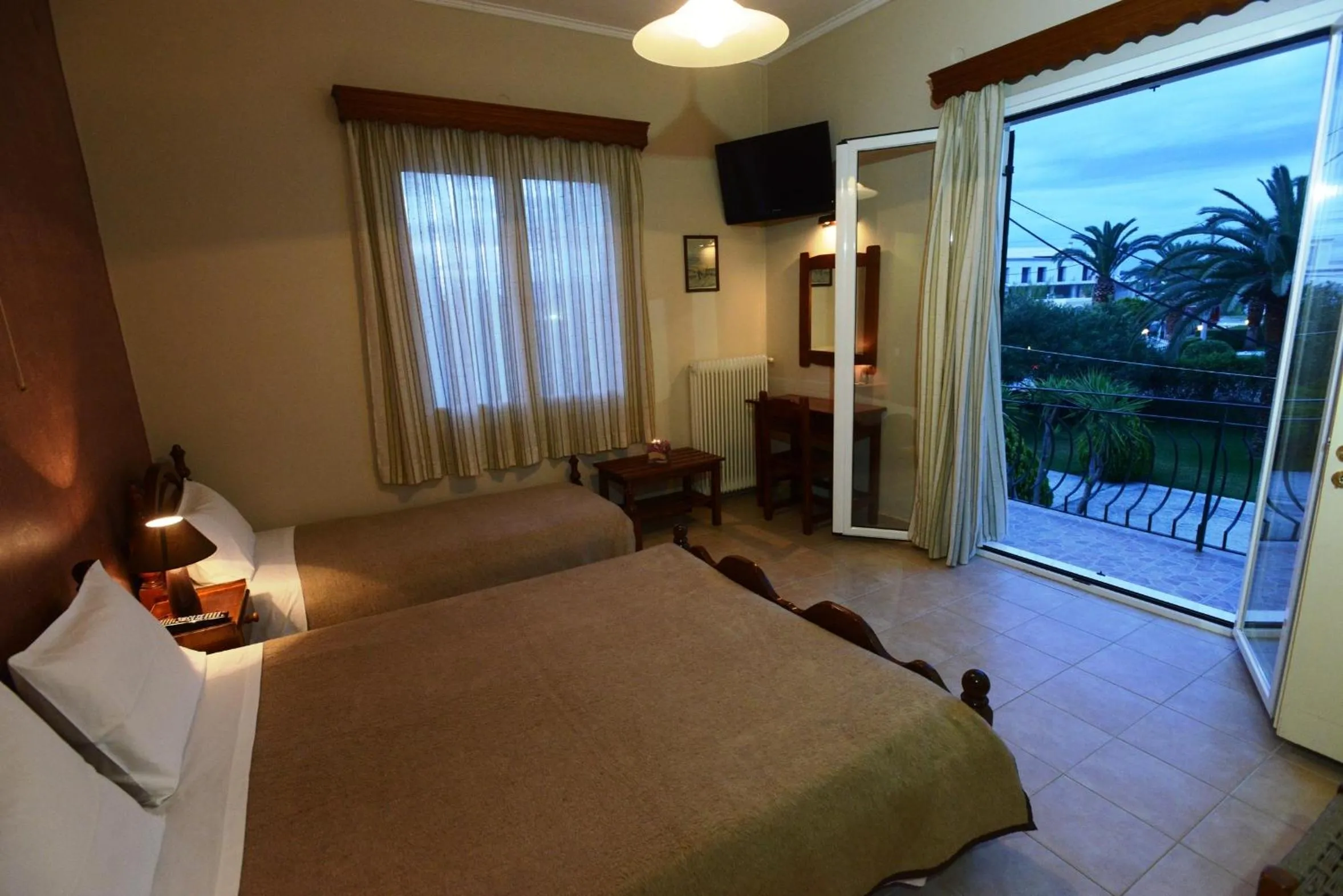 Photo of the whole room, Bed in Argo Hotel