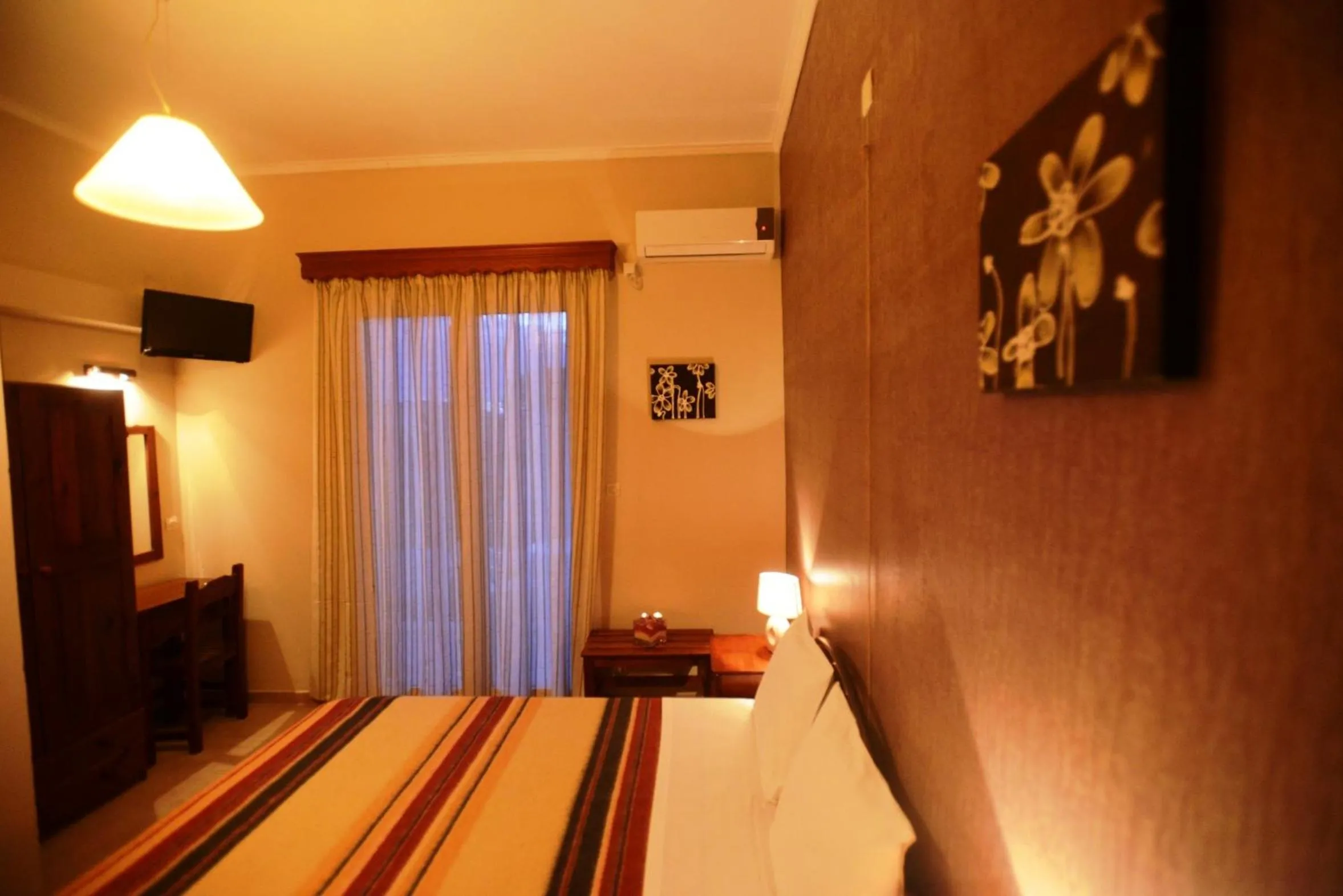 Photo of the whole room, Bed in Argo Hotel
