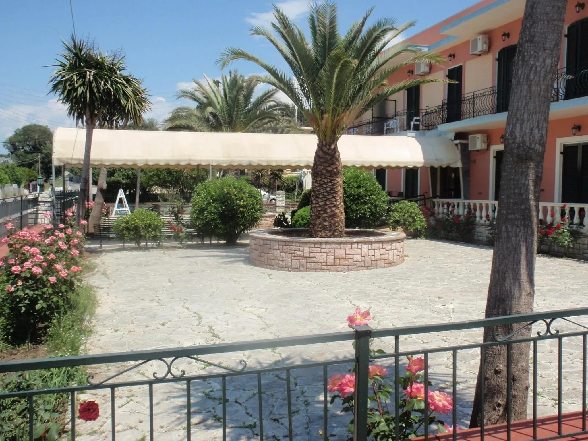 Facade/entrance in Argo Hotel
