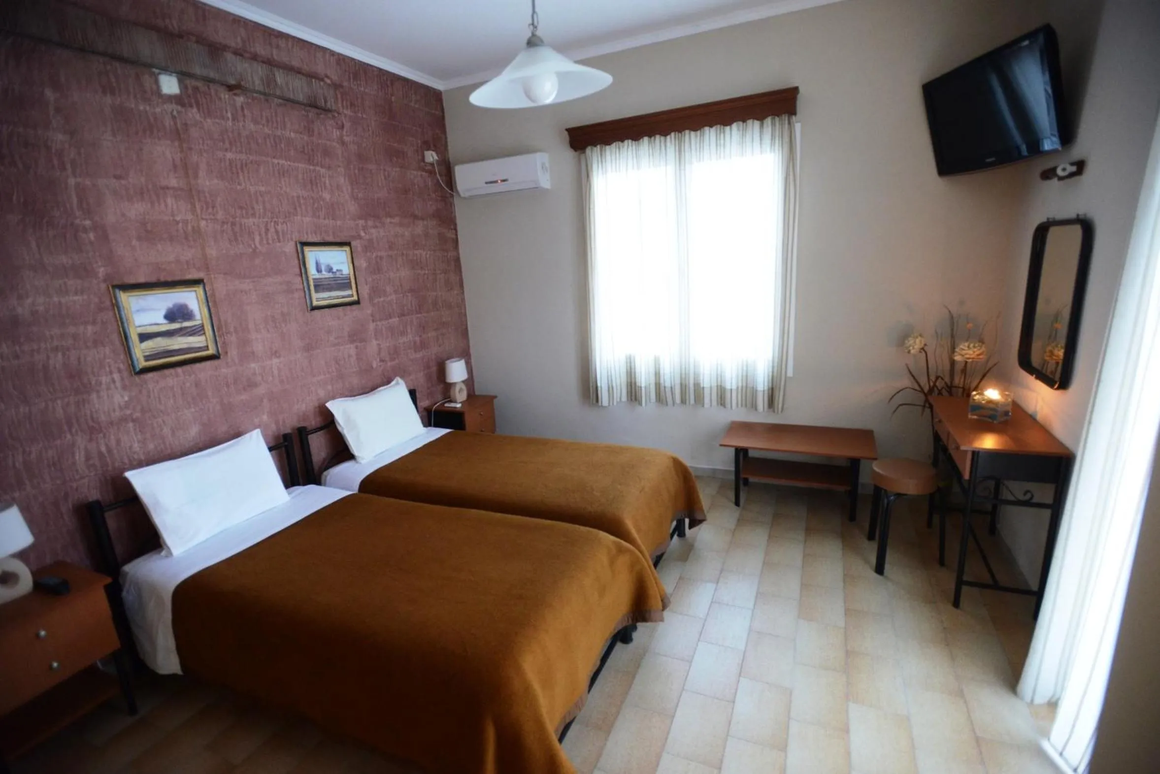 Photo of the whole room, Bed in Argo Hotel