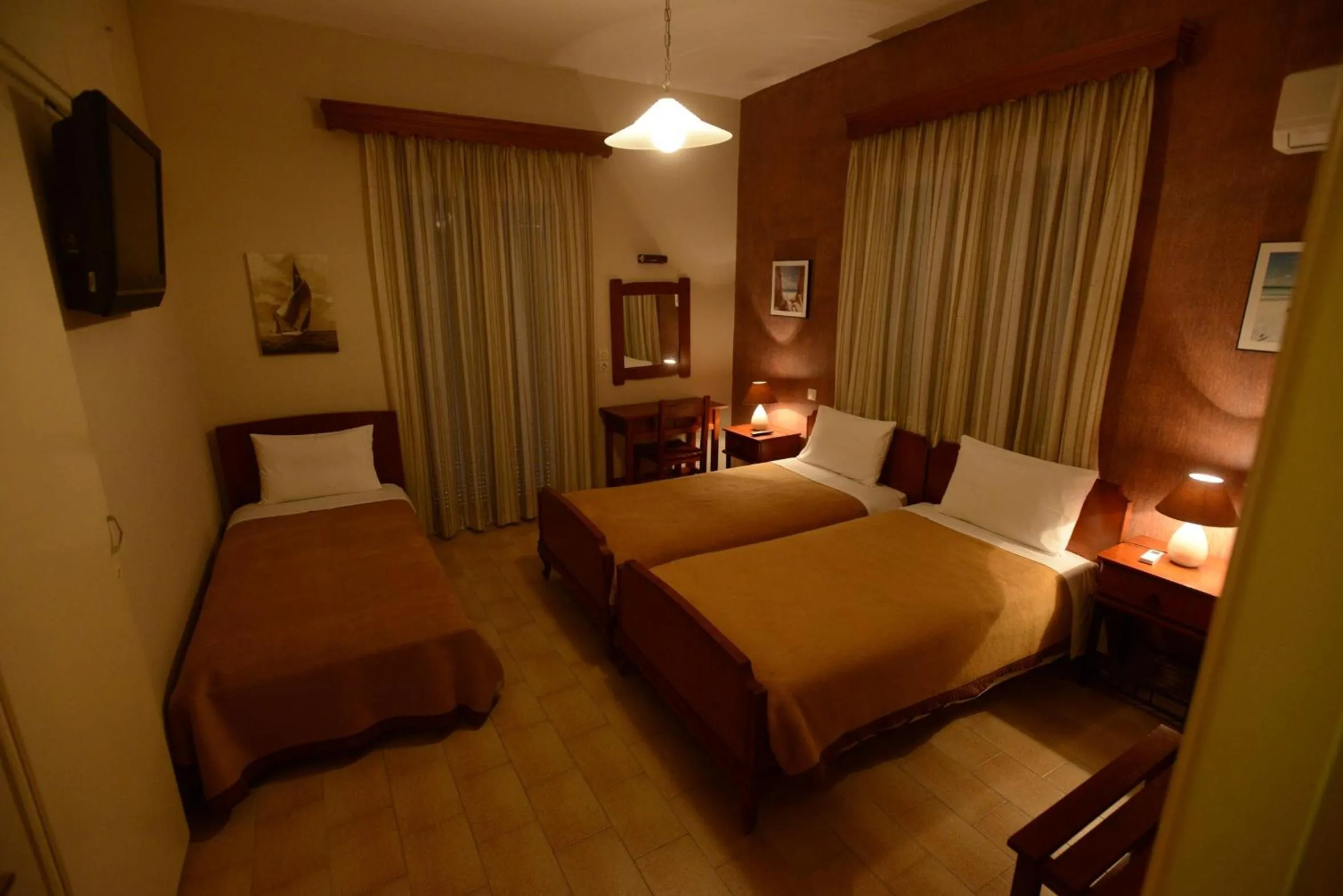 Photo of the whole room, Bed in Argo Hotel