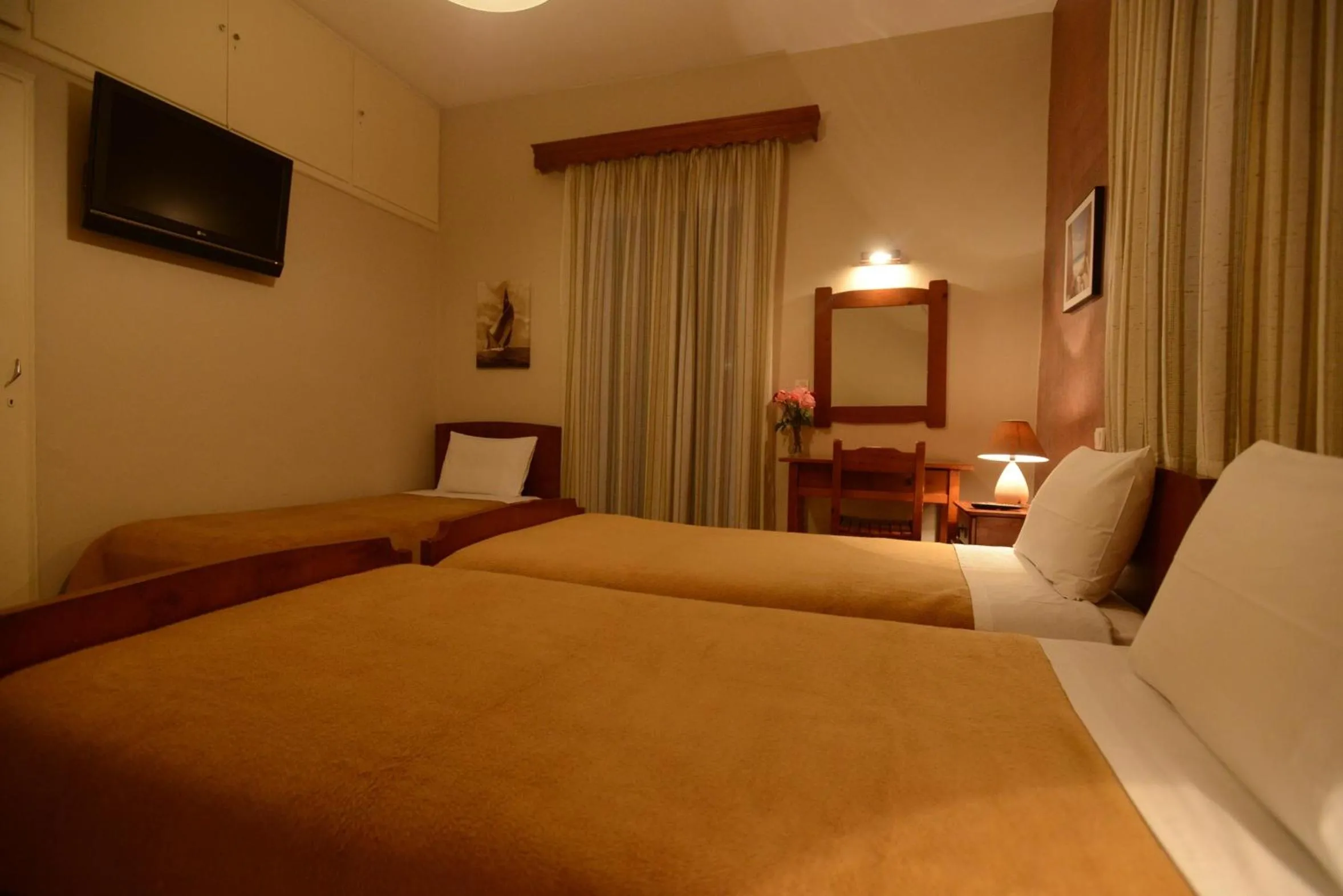 Photo of the whole room, Bed in Argo Hotel