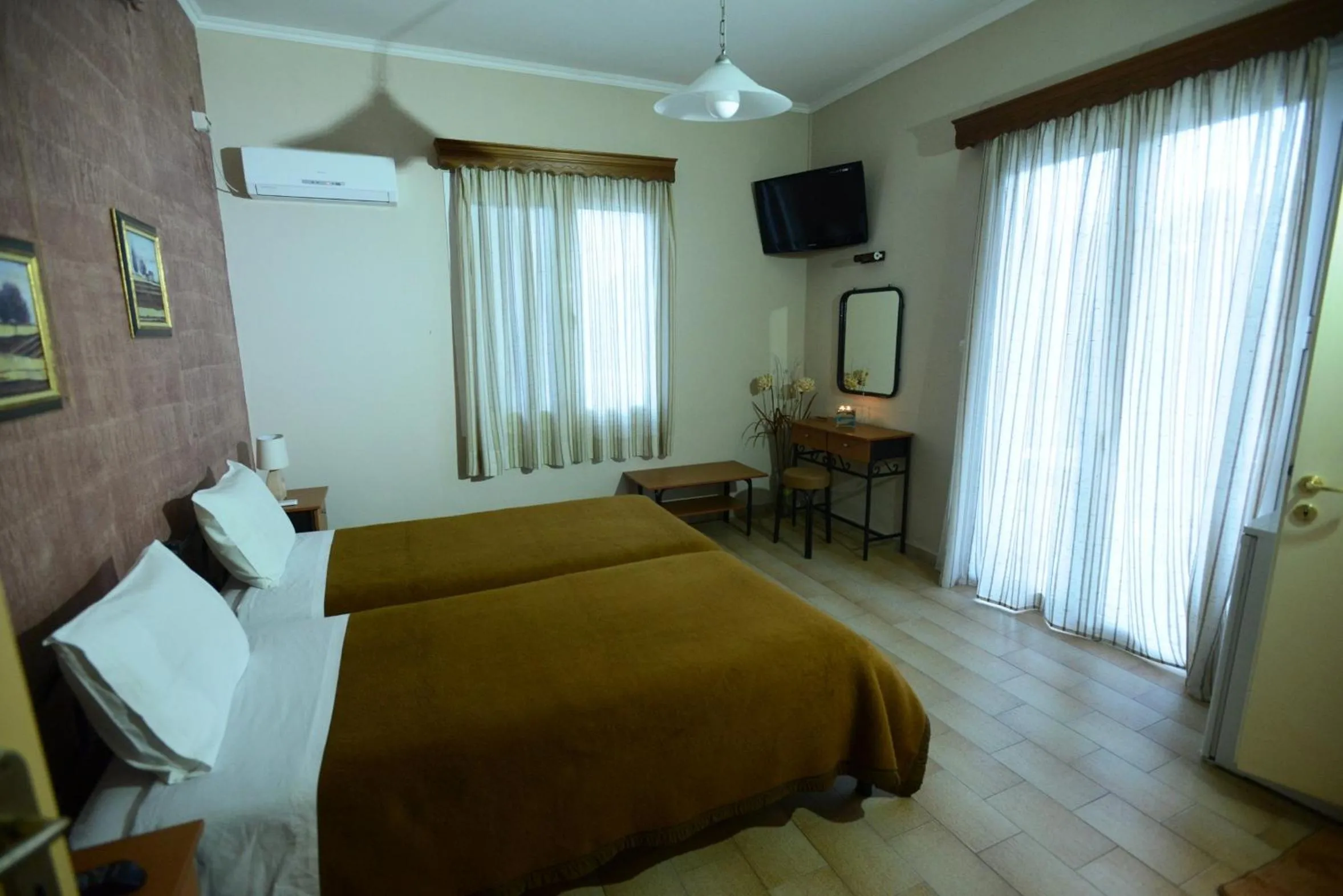 Photo of the whole room, Bed in Argo Hotel