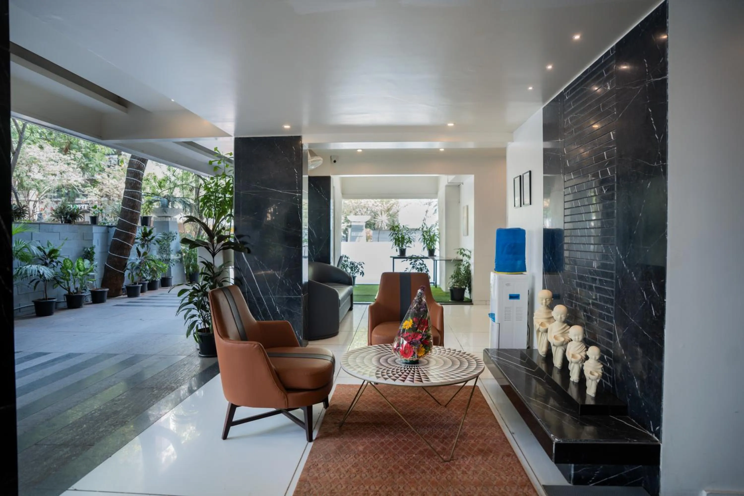 Lobby or reception in AR Suites Fontana Bay - Kalyani Nagar