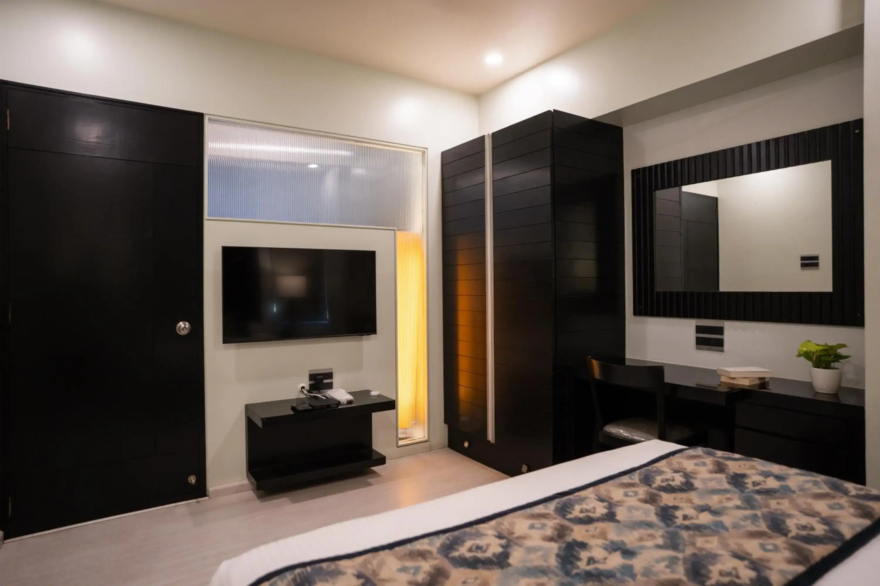 TV and multimedia, Bed in AR Suites Fontana Bay - Kalyani Nagar TV and multimedia, Bed in AR Suites Fontana Bay - Kalyani Nagar