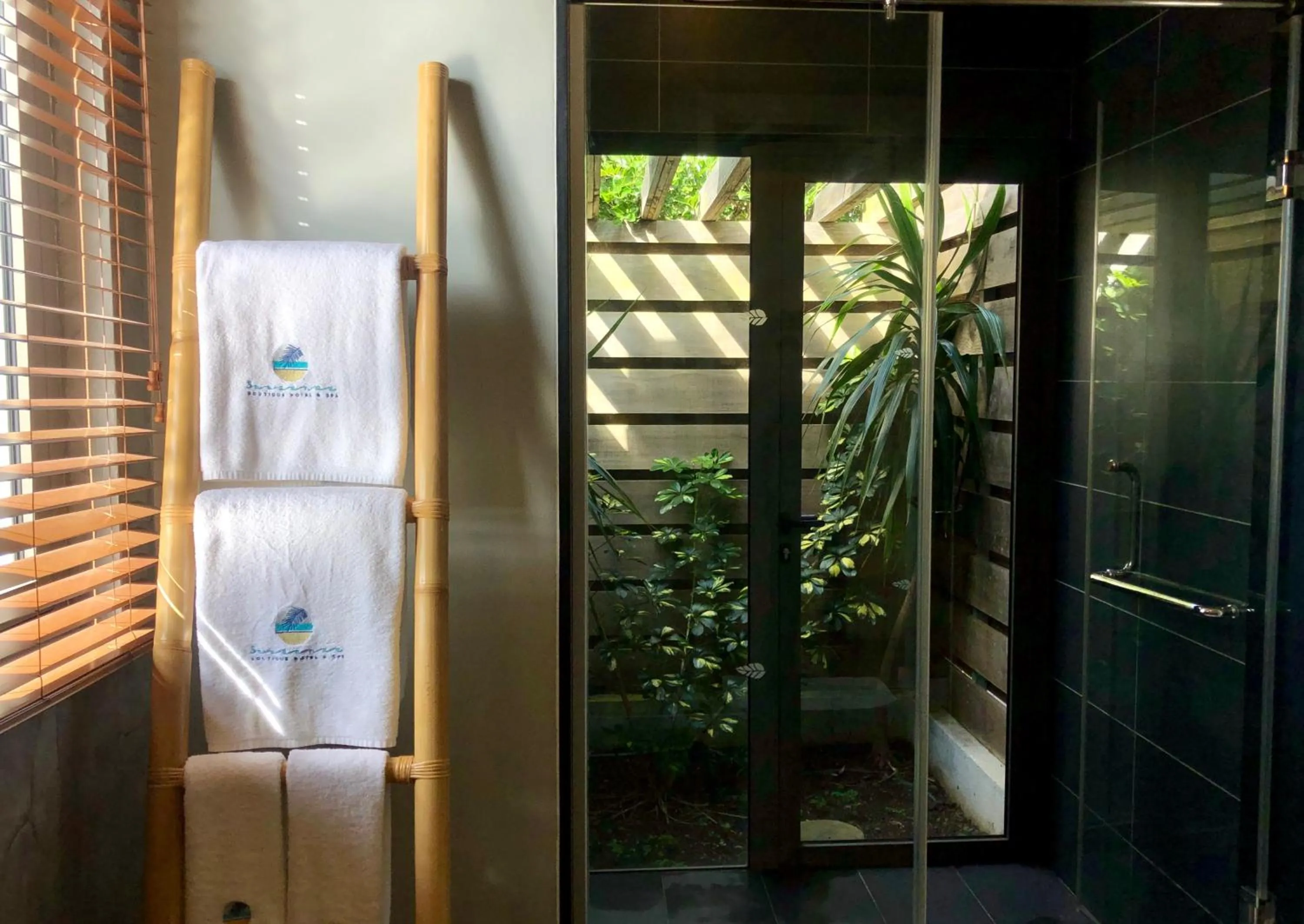 Shower in Hotel Chalets Chamarel