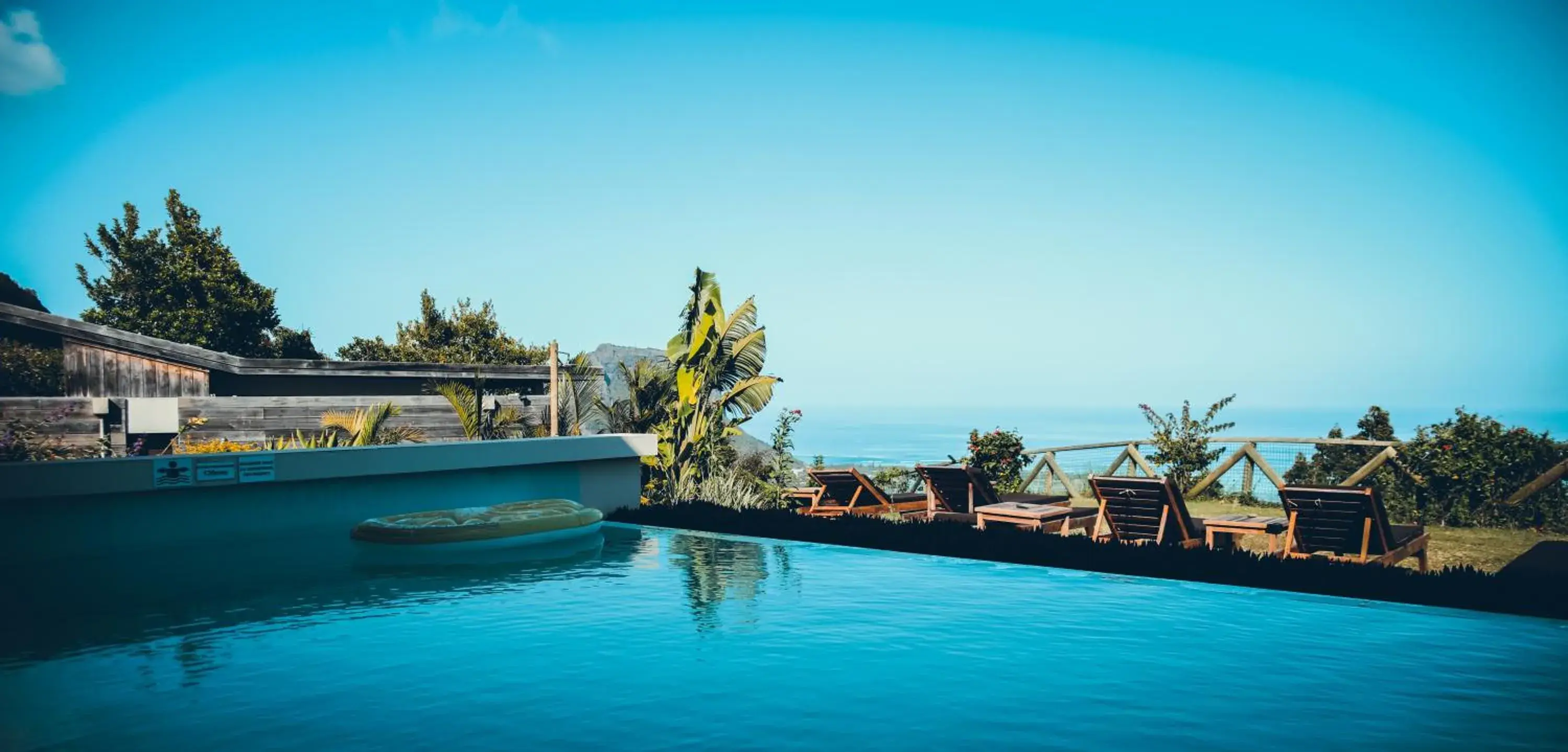 Pool view in Hotel Chalets Chamarel Pool view in Hotel Chalets Chamarel