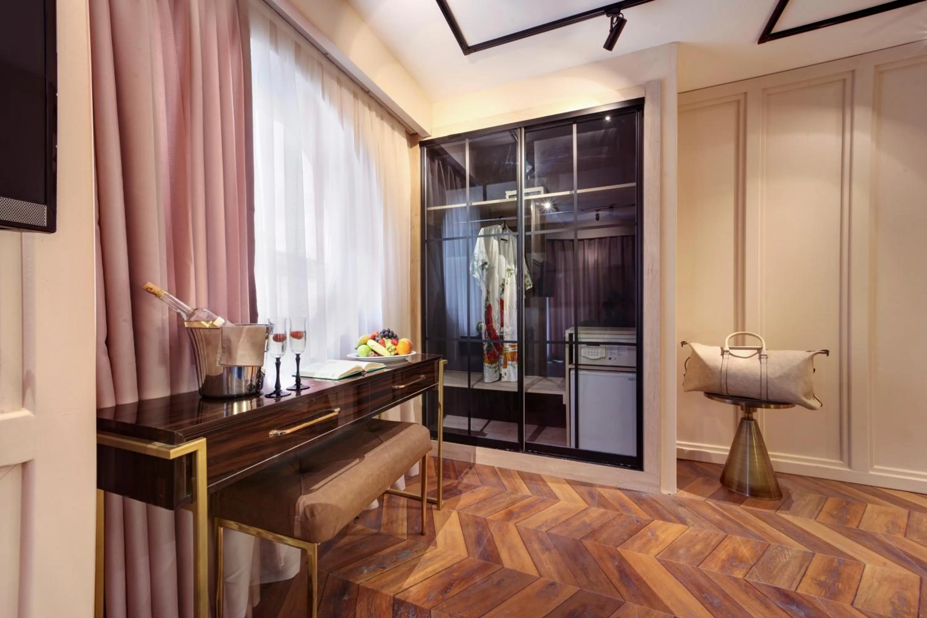 wardrobe in Concept Nisantasi Hotels & Spa