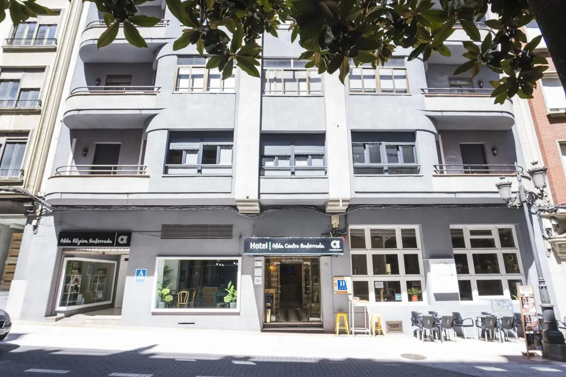 Facade/entrance in Hotel Alda Centro Ponferrada Facade/entrance in Hotel Alda Centro Ponferrada