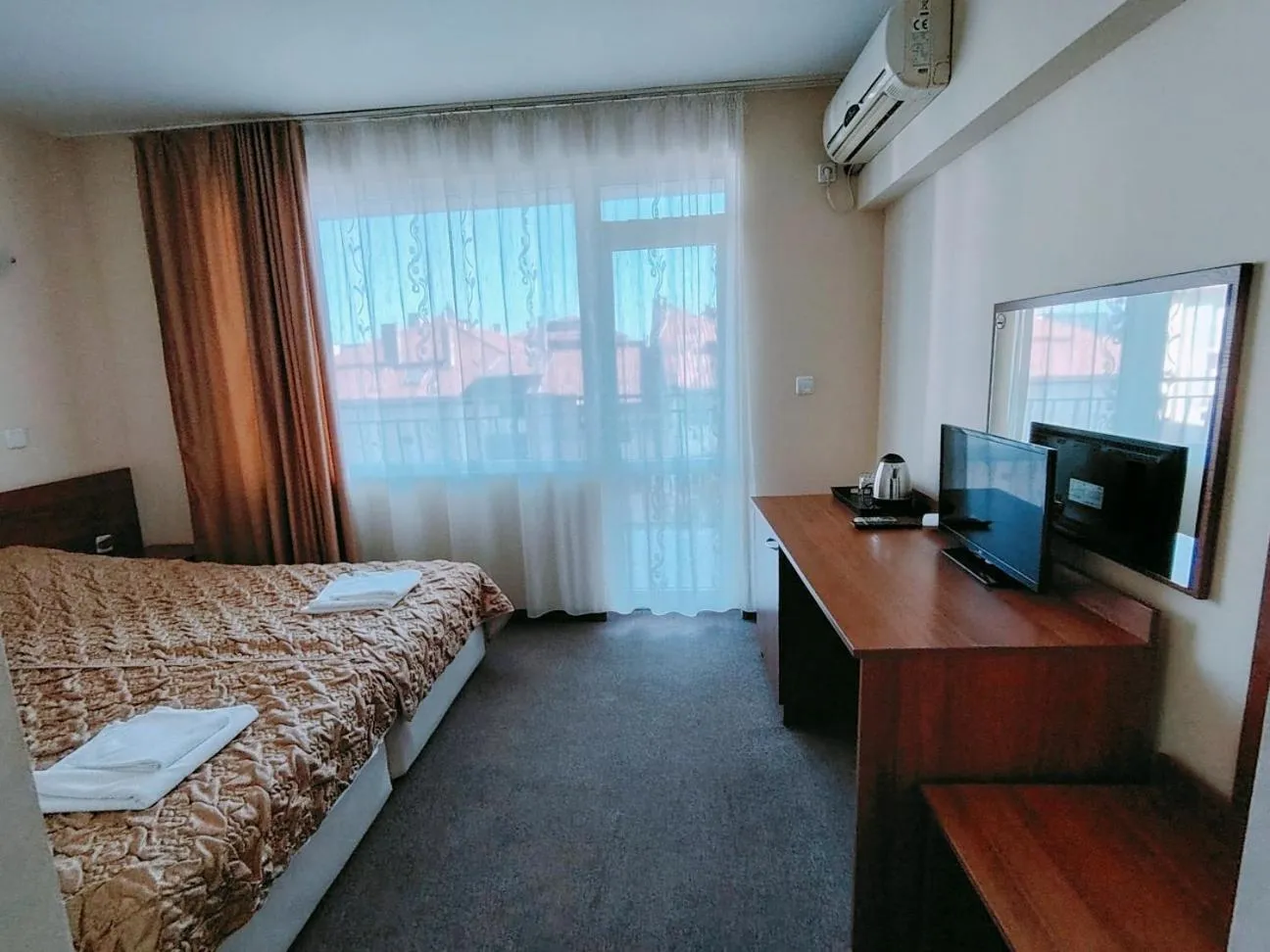 Photo of the whole room in Sandor Hotel