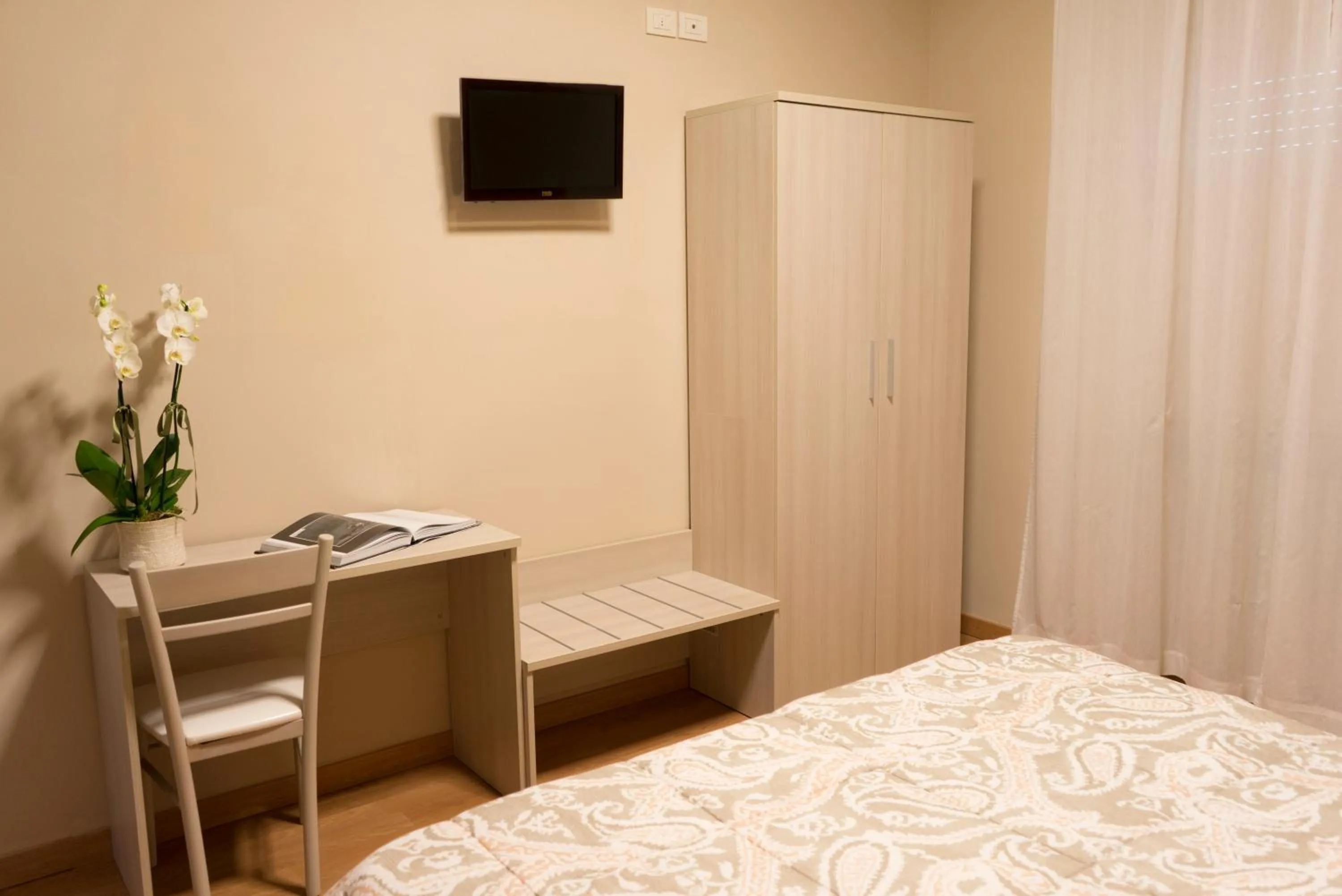 TV and multimedia, Bed in Hotel Cecco