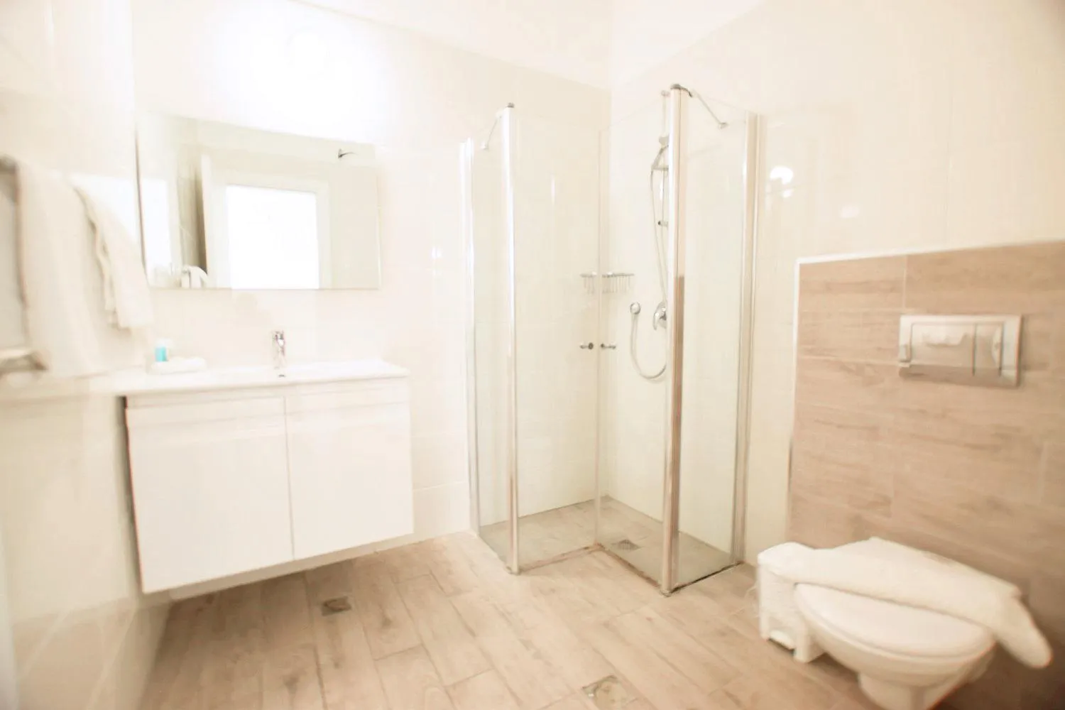 Shower in Rothschild Mansion