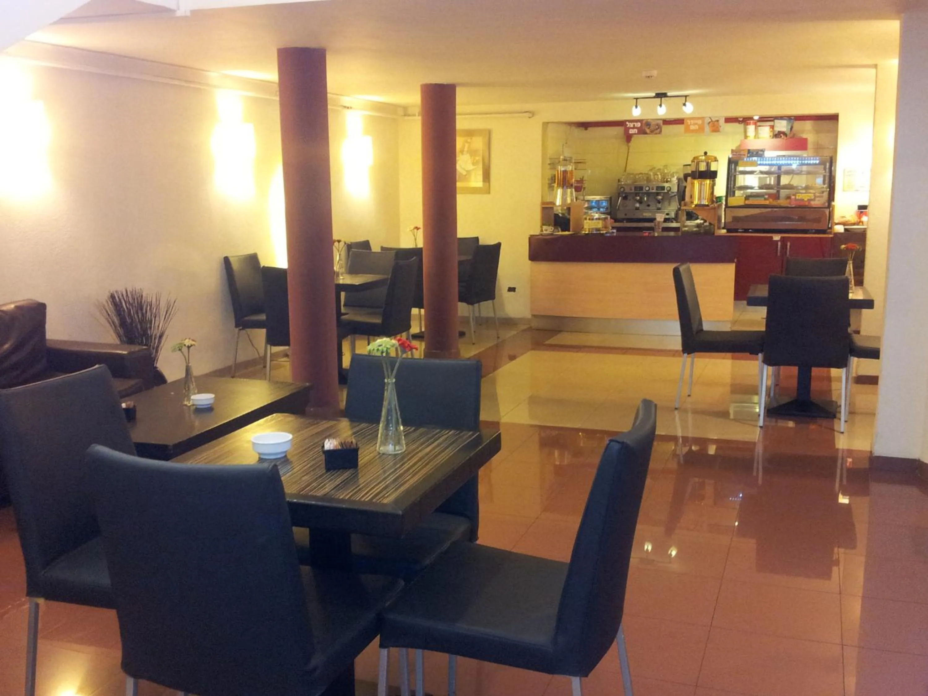 Evening entertainment in Rothschild Mansion