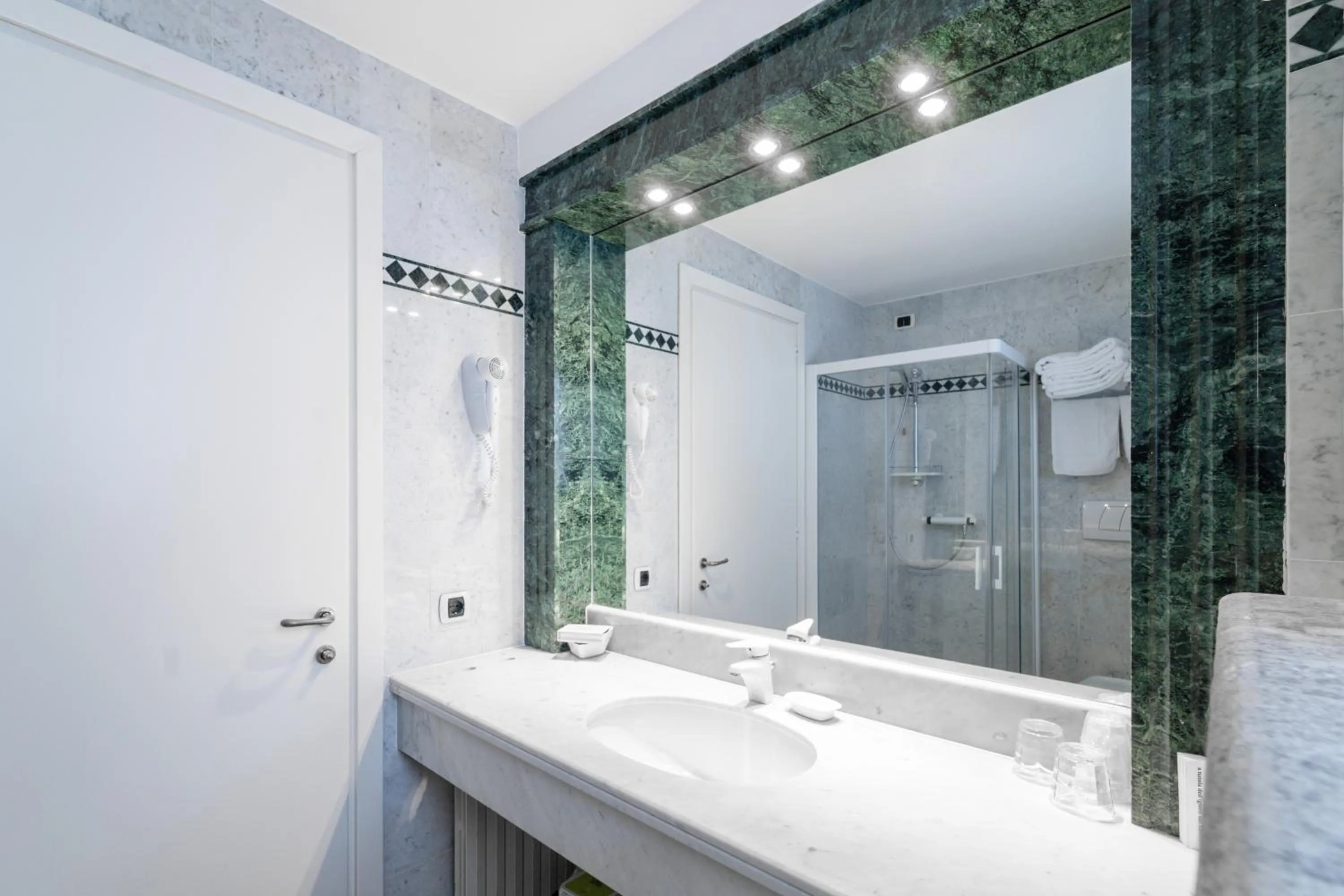 Shower in Negritella Sweet Hotel