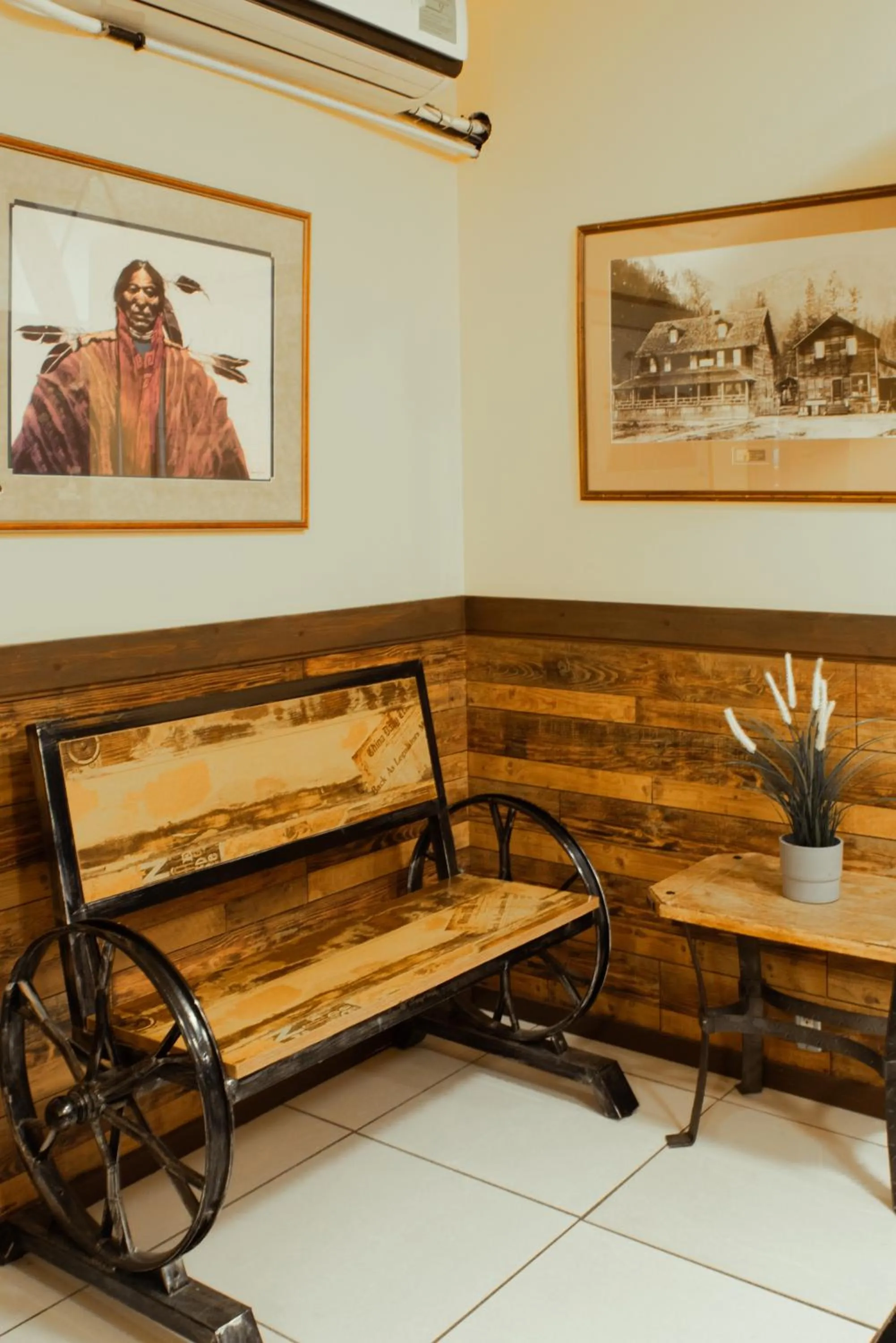 Lobby or reception in Pemberton Hotel (Motel)