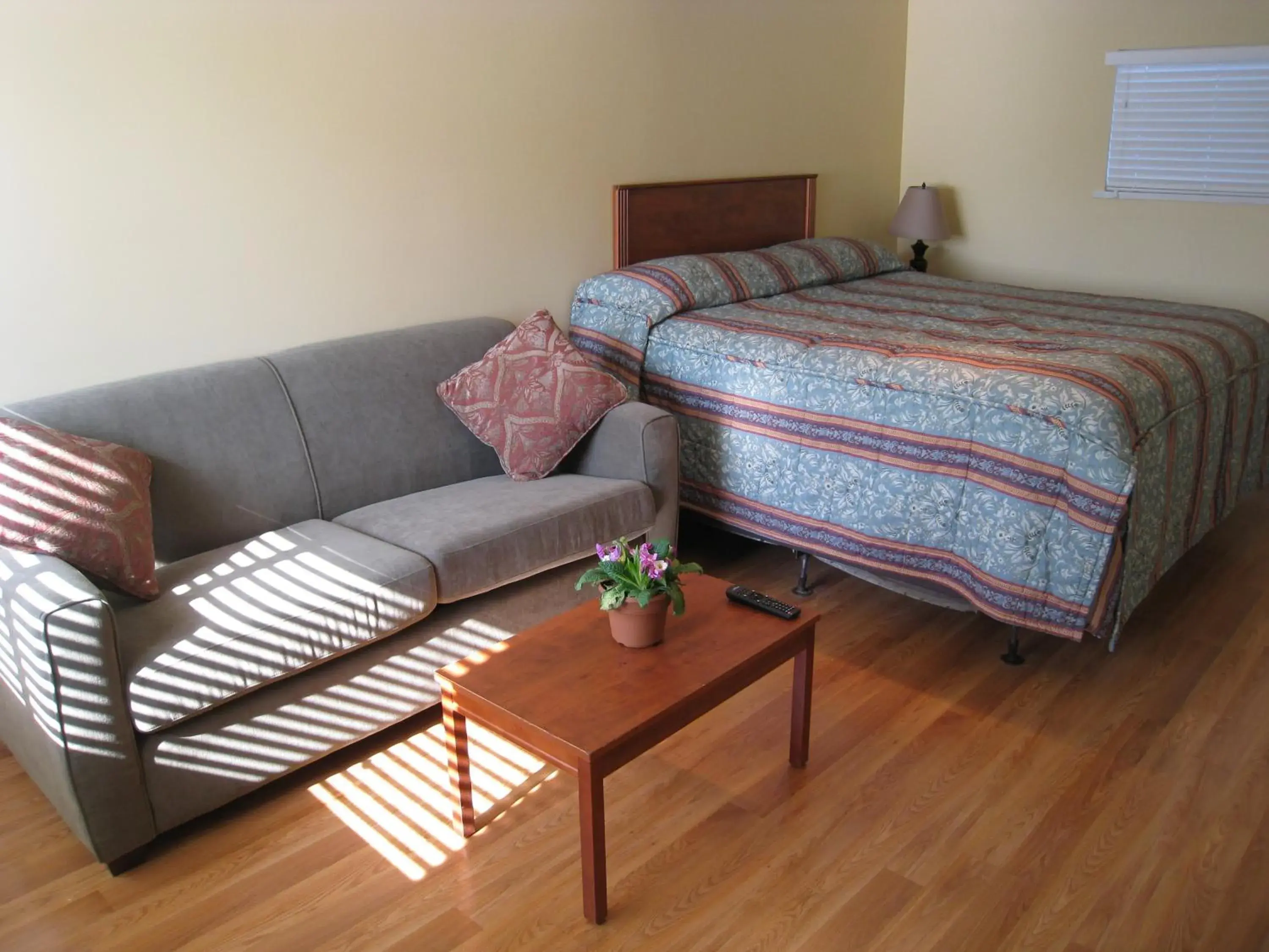 King Room in Beach Grove Motel King Room in Beach Grove Motel