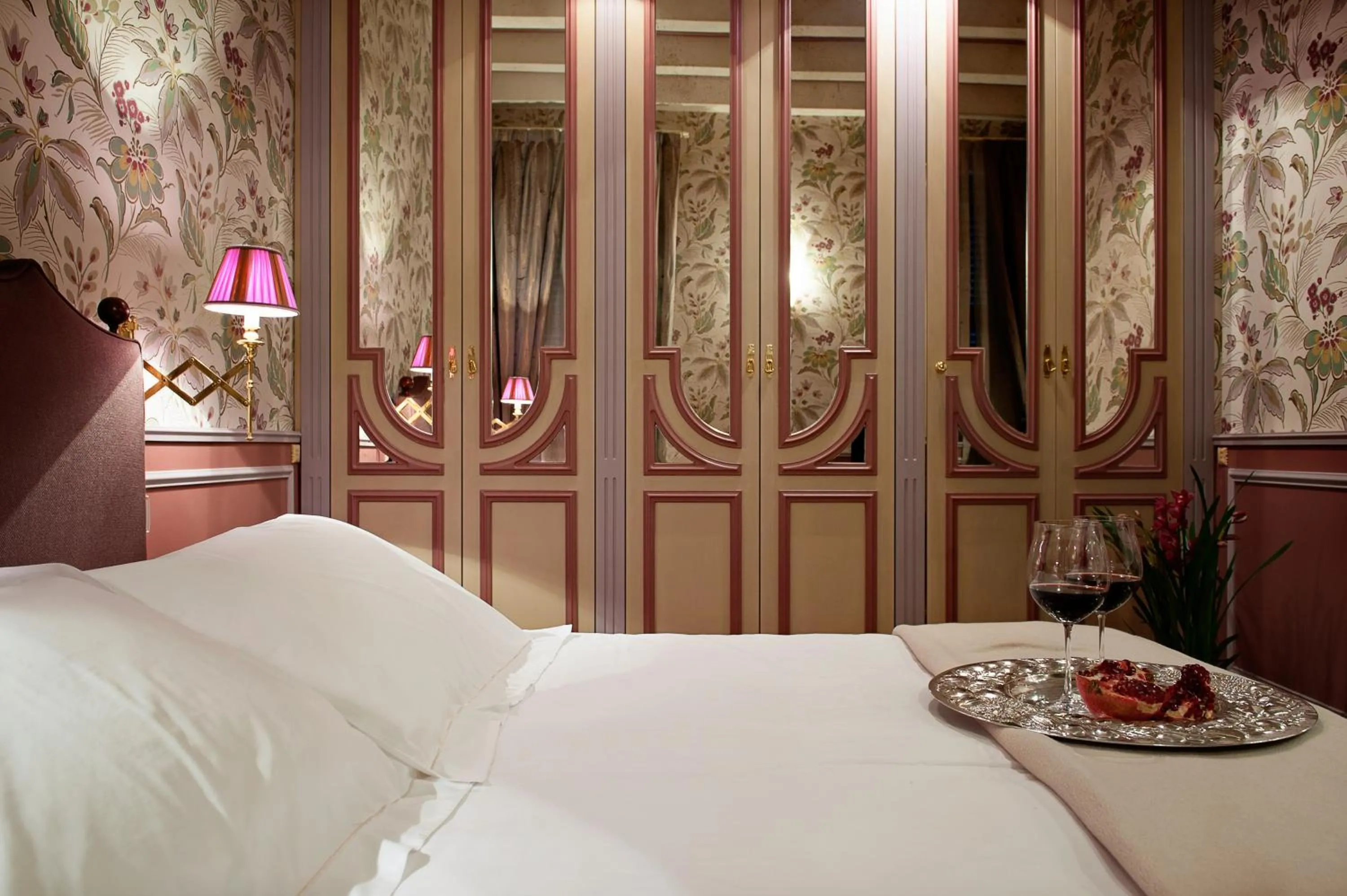 Photo of the whole room, Bed in Residenza Borsari